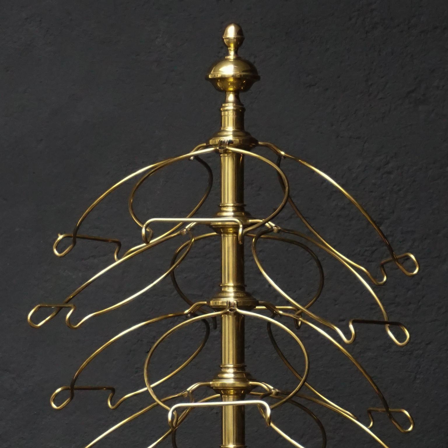 19th Century Revolving Brass French Plate Rack or Stand to Hold 36 Plates In Good Condition For Sale In Haarlem, NL