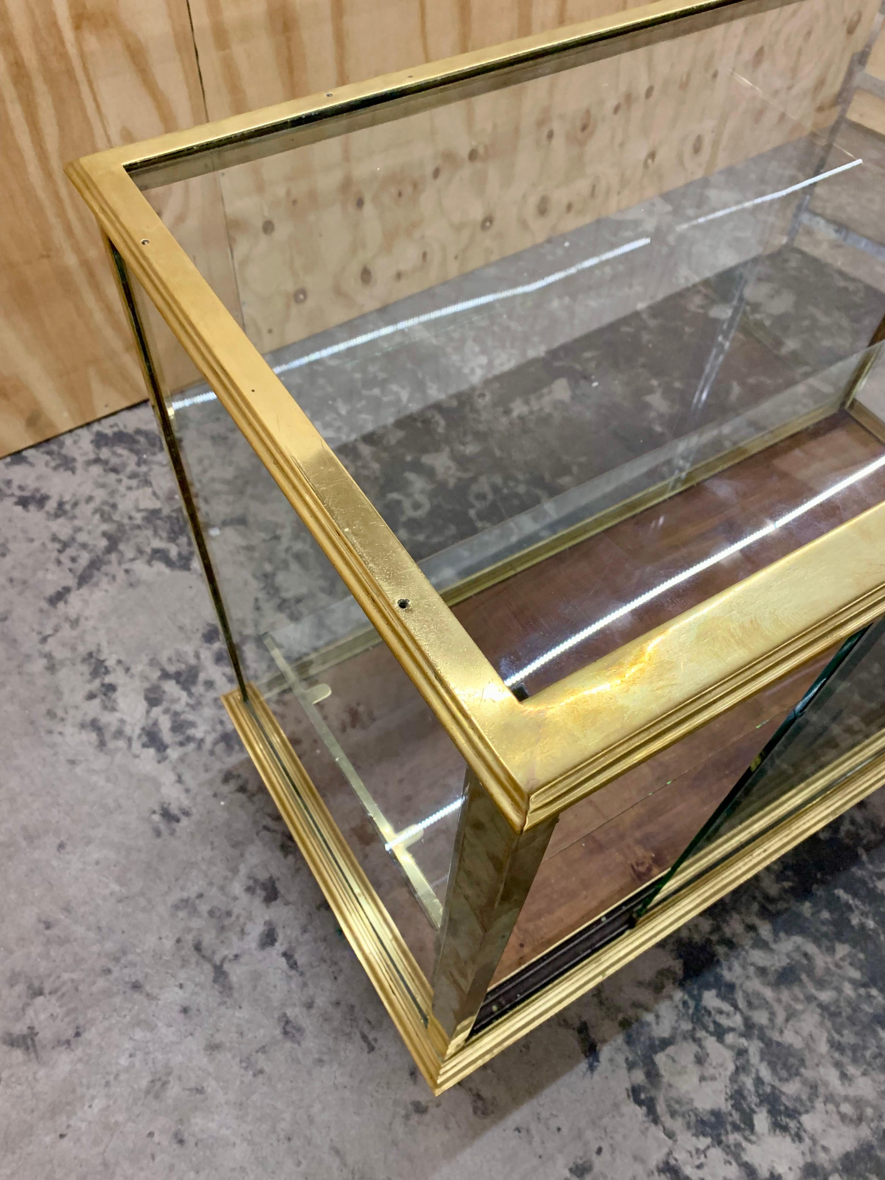 Comptoir en verre en laiton du 19e siècle en vente 6