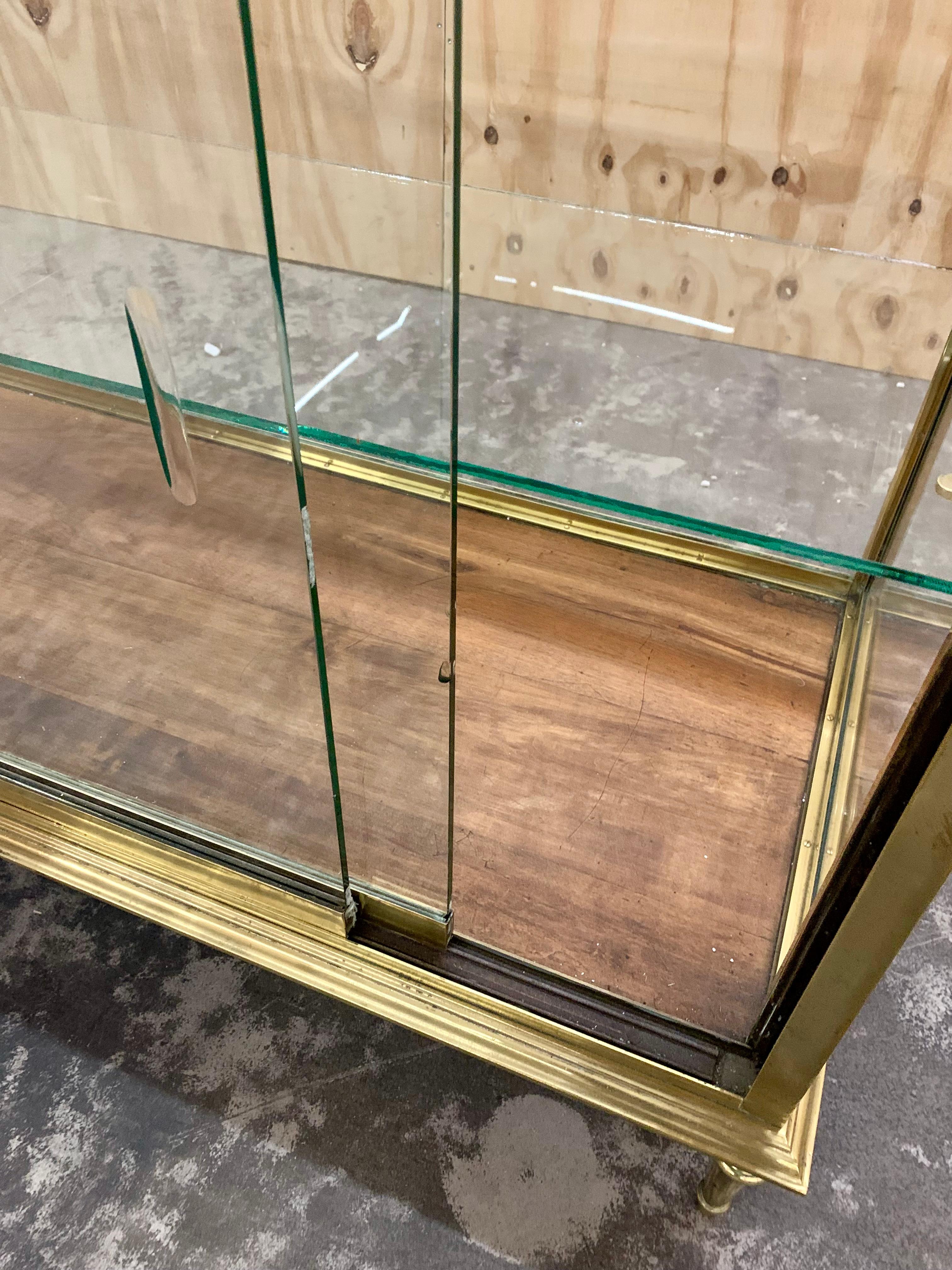 Comptoir en verre en laiton du 19e siècle en vente 8