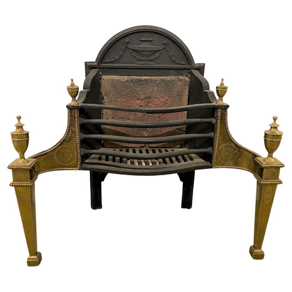 Panier à grille de cheminée décoratif en laiton et fer du 19ème siècle d'Angleterre