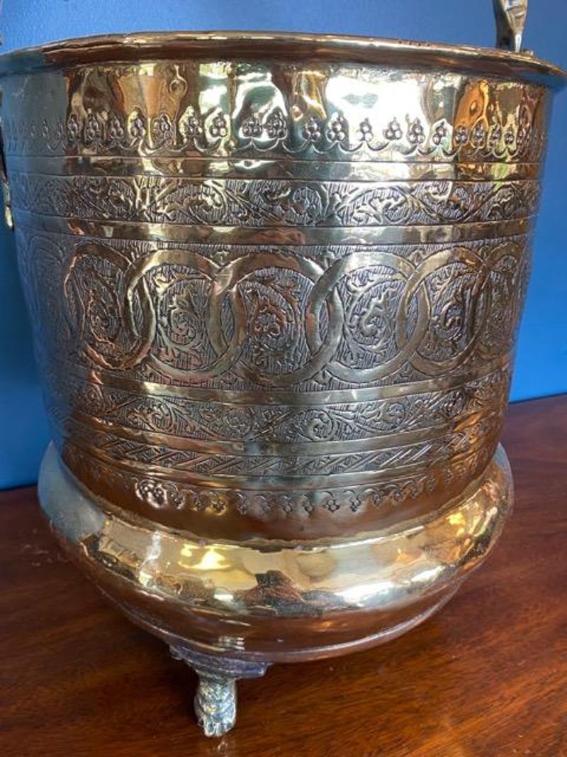19th Century Brass Jardinere or Cachepot for Kindling In Good Condition For Sale In Middleburg, VA