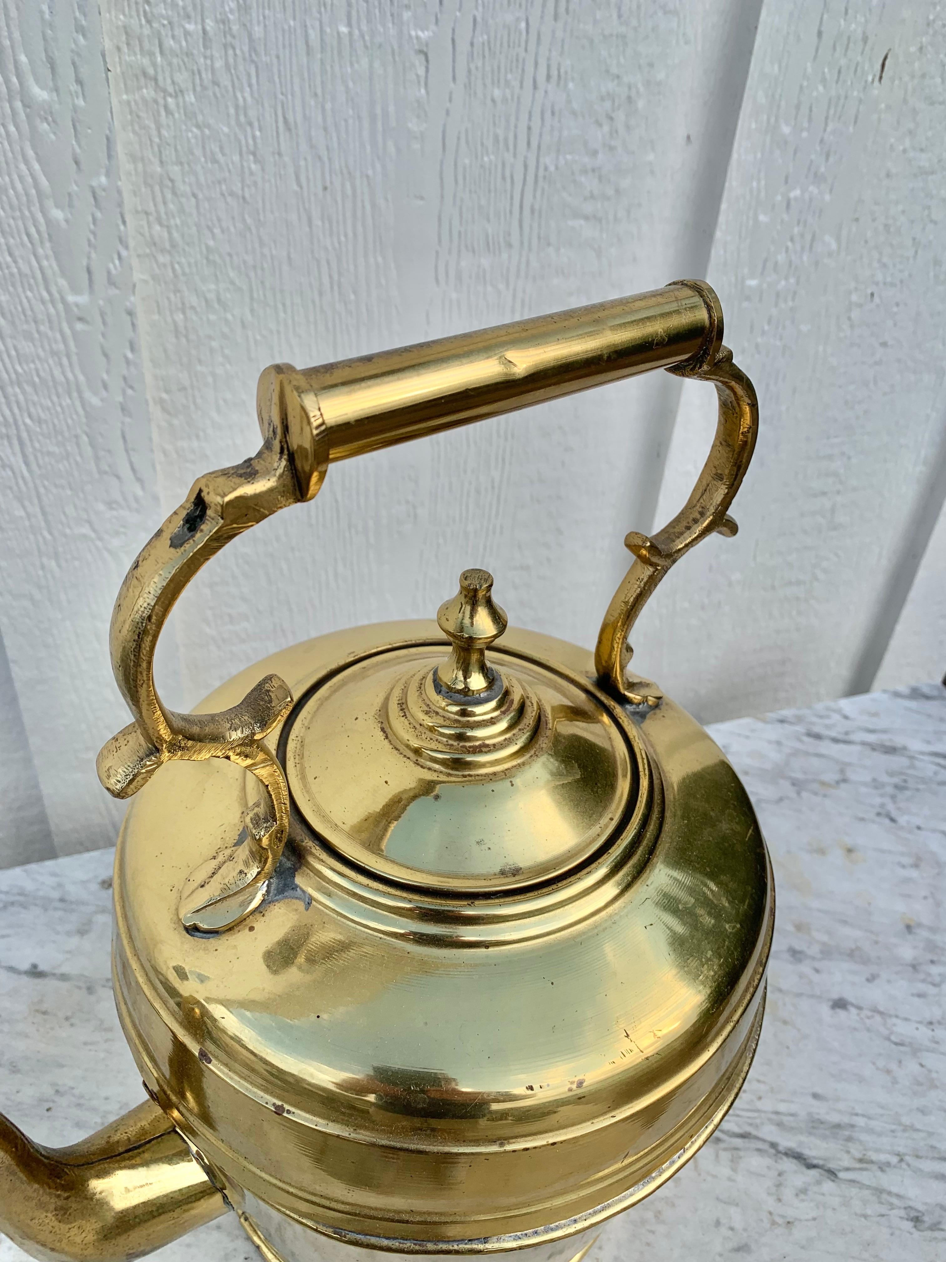 Bouilloire en laiton du 19e siècle Bon état - En vente à Burton, TX