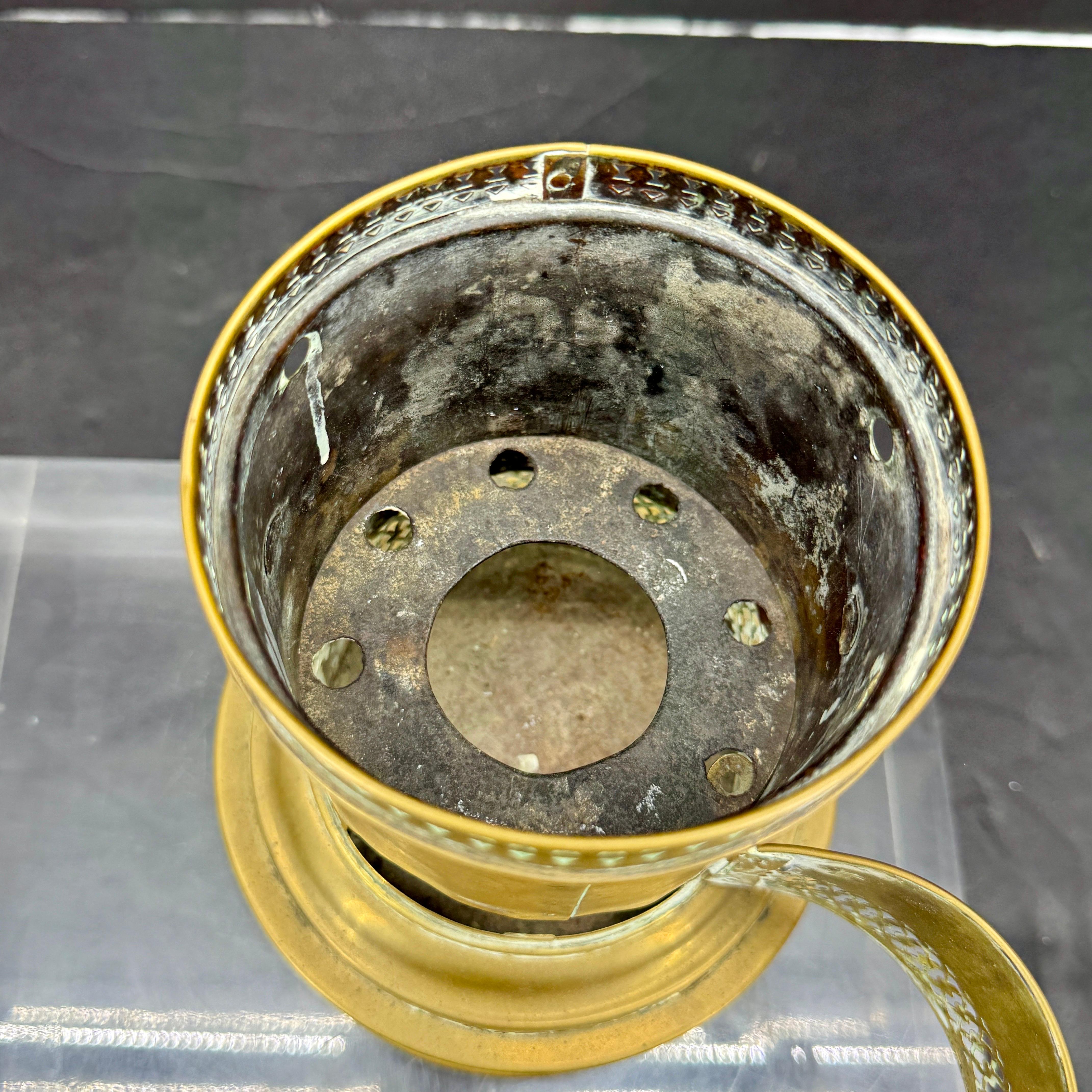 Portacandele a base di Samovar con teste di leone in ottone del XIX secolo in vendita 1