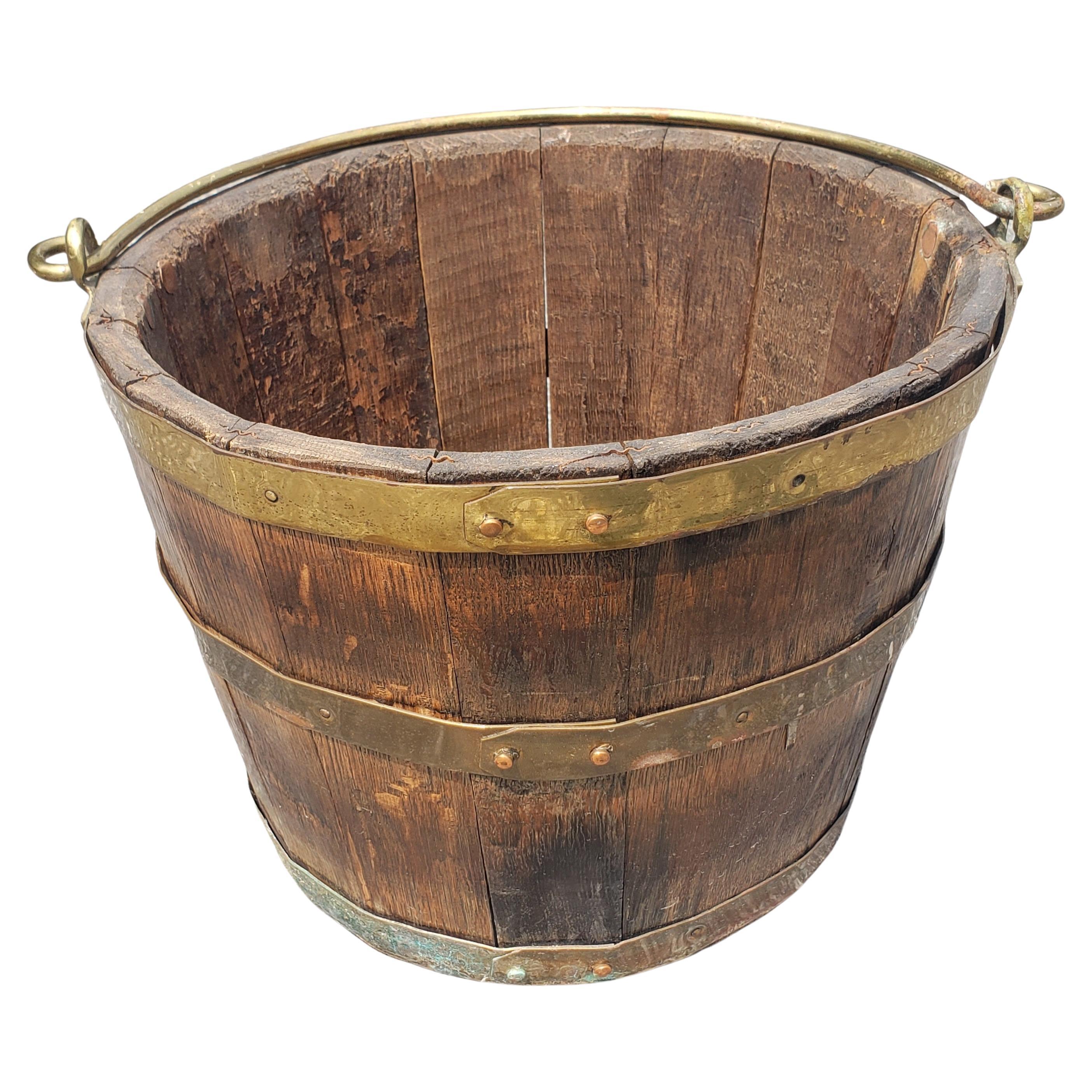 19th Century Brass Mounted And Oak Bail Handle Bucket  For Sale 1