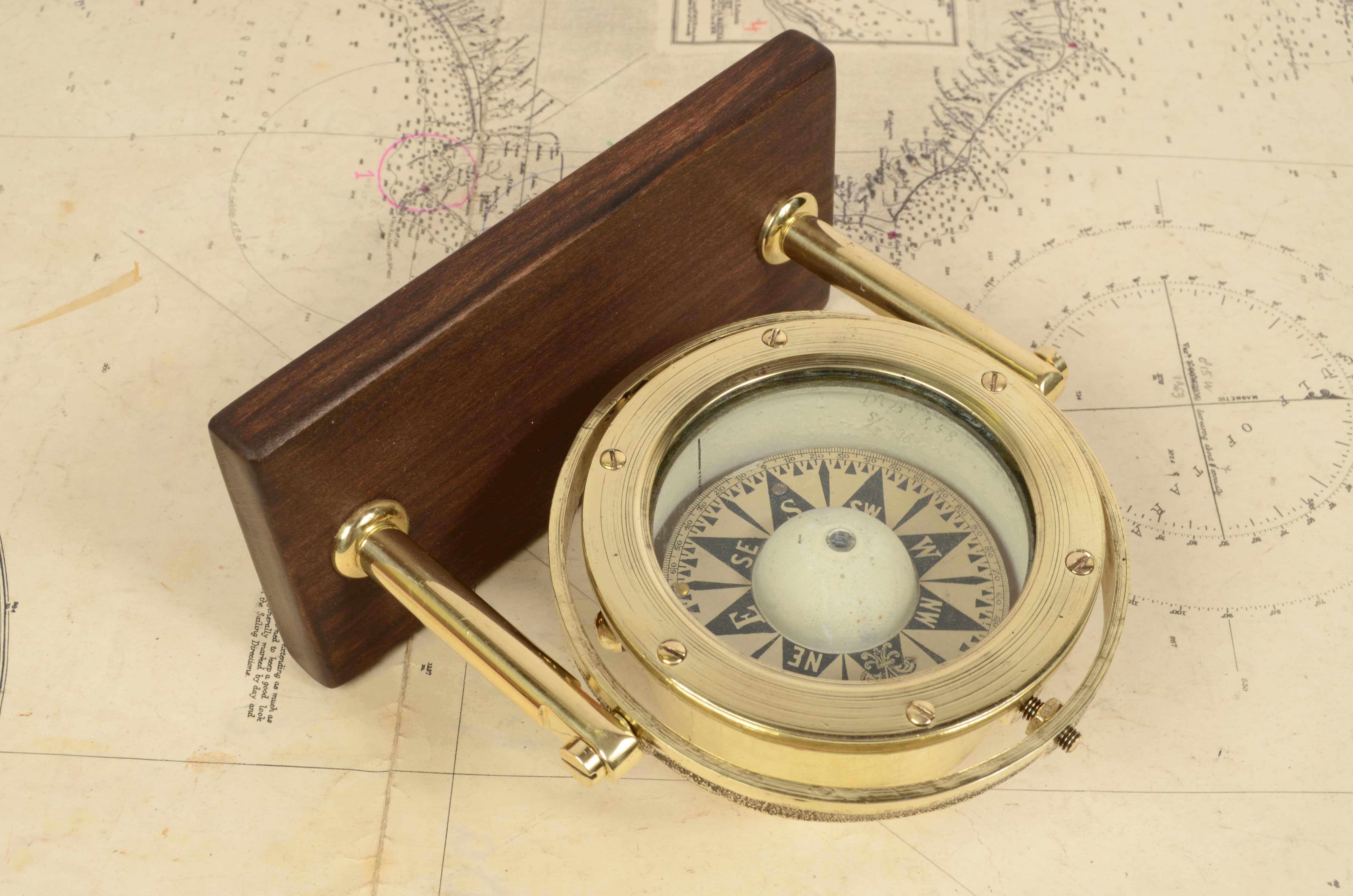 Fin du XIXe siècle Instrument de navigation maritime ancien en laiton du 19ème siècle pour boussole