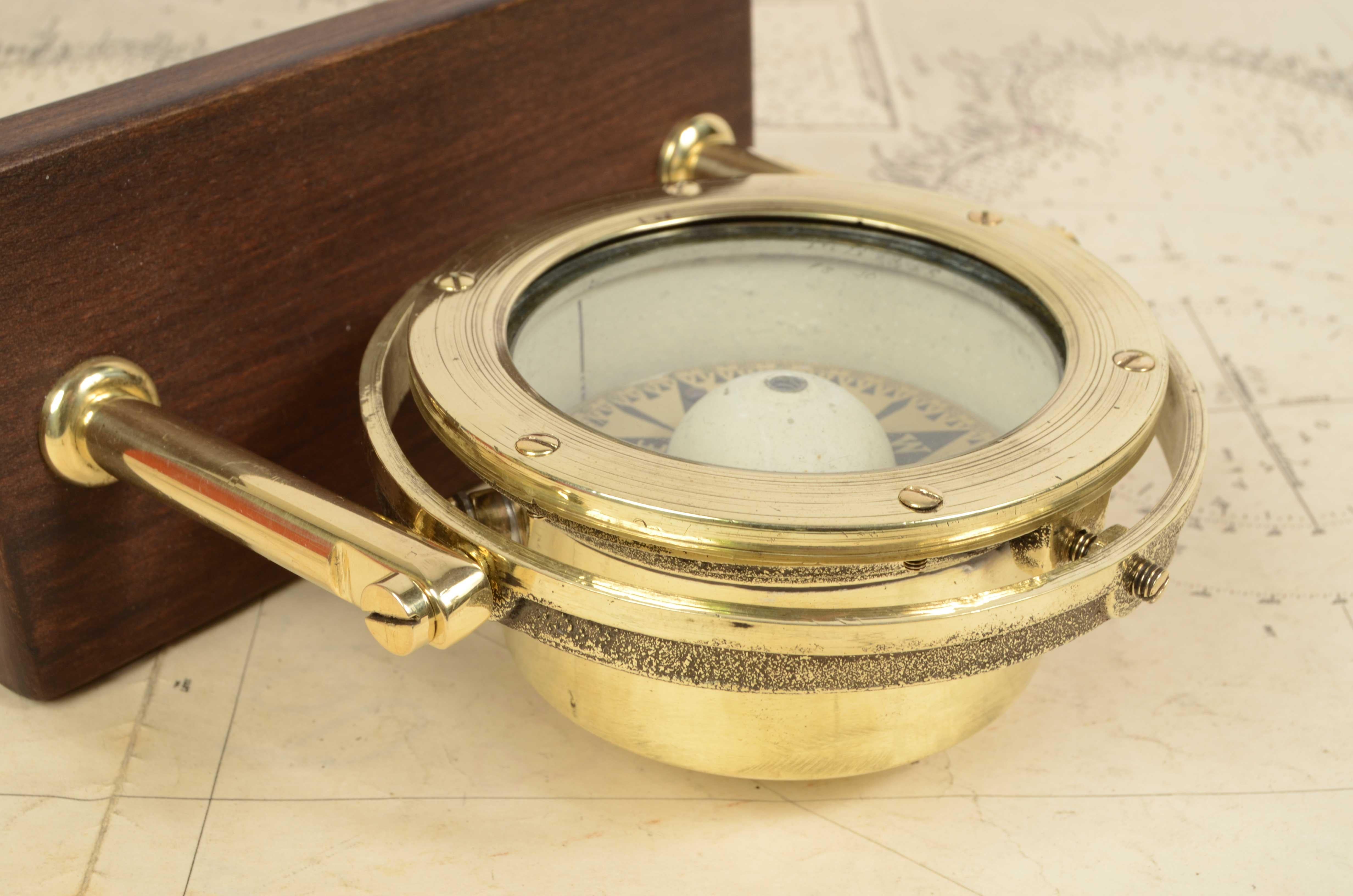Details about   Nautical Antique Brass Marine Compass Marine Leather Case Collectibles  5 pcs 