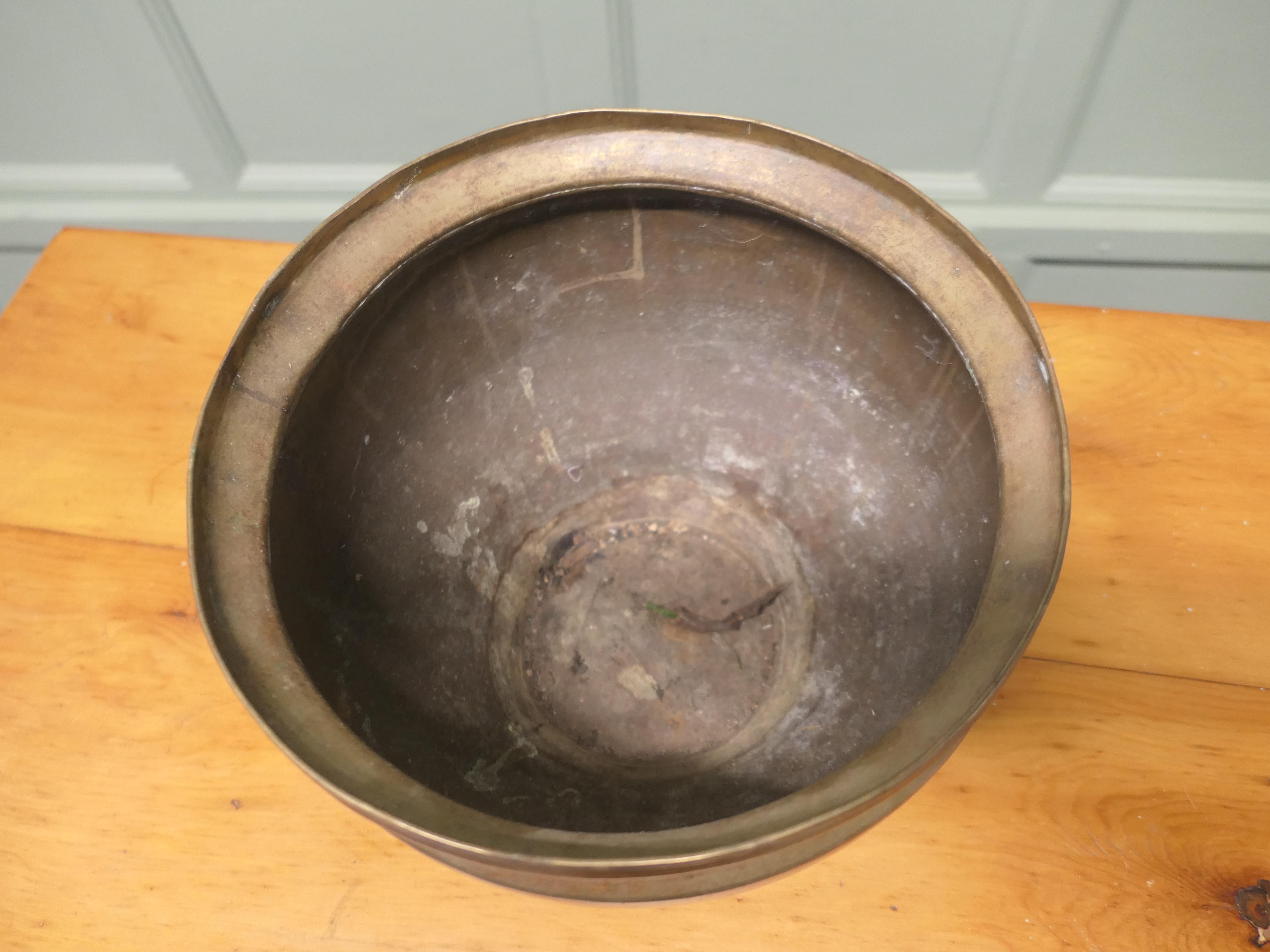 19th Century Brass Planter This is a good quality hand made Brass planter In Good Condition For Sale In Godshill, Isle of Wight