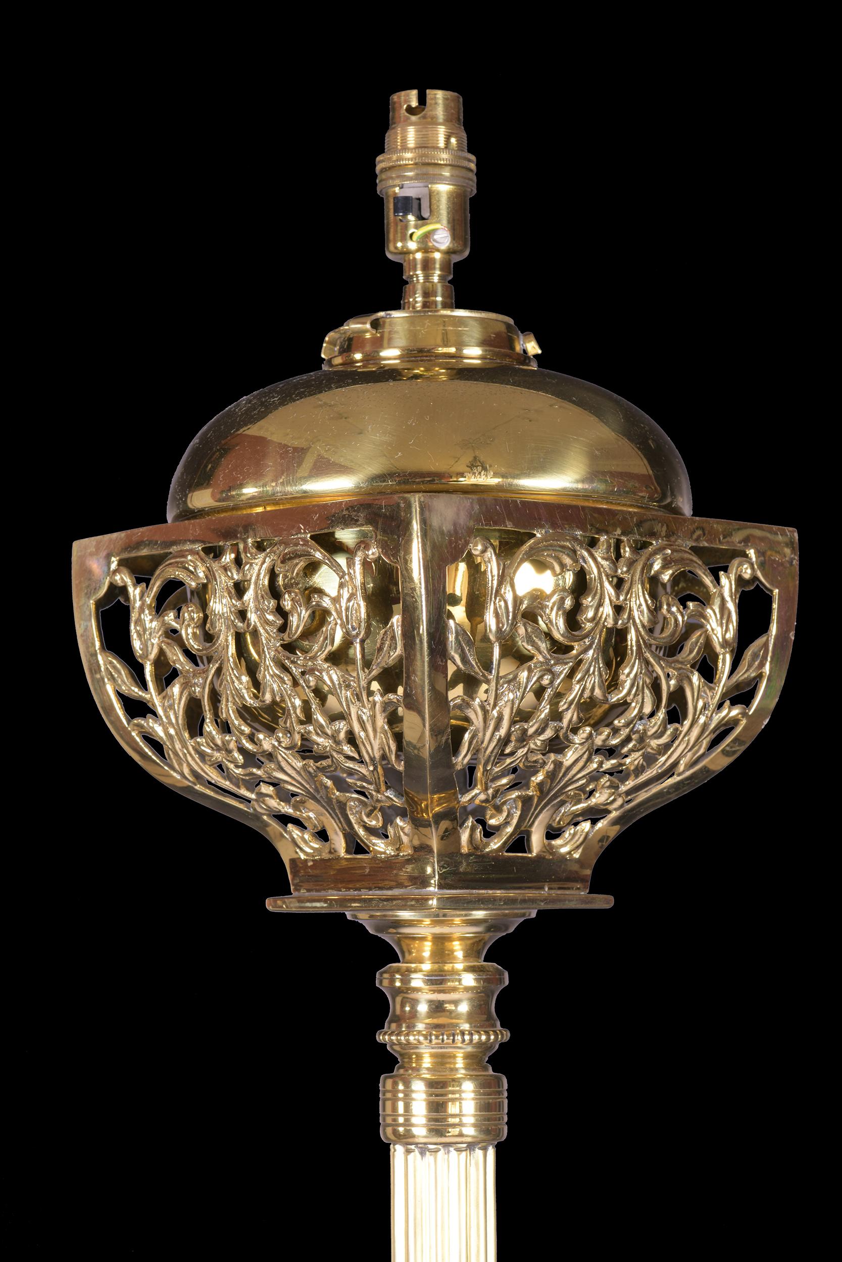 XIXe siècle Lampadaire télescopique standard en laiton du 19ème siècle en vente