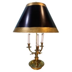 Dreiarmige Bouillotte-Lampe aus Messing des 19. Jahrhunderts mit handbemaltem Schirm