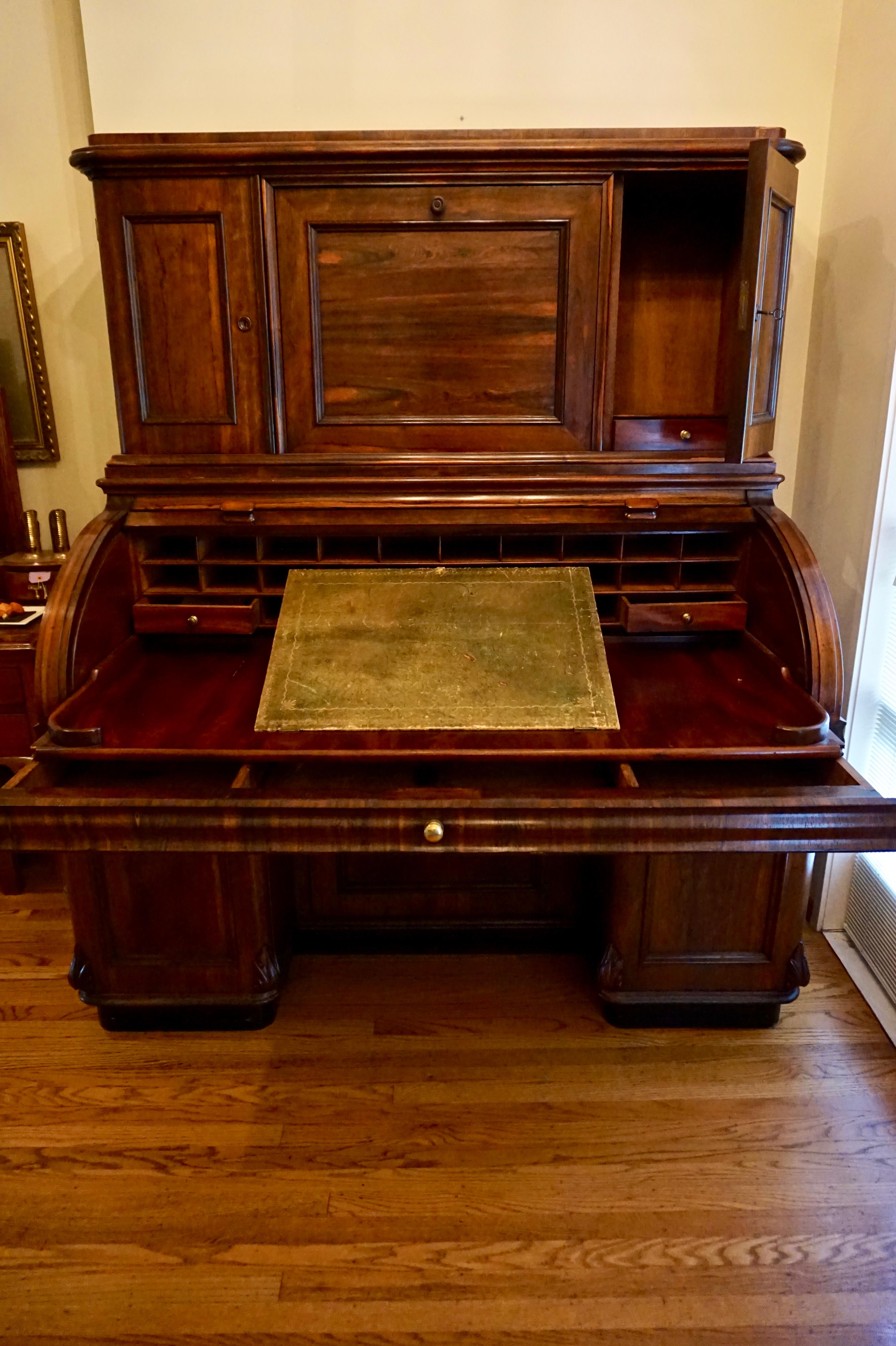 19th Century Rosewood Large Roll Top Desk with Cabinet In Good Condition In Vancouver, British Columbia