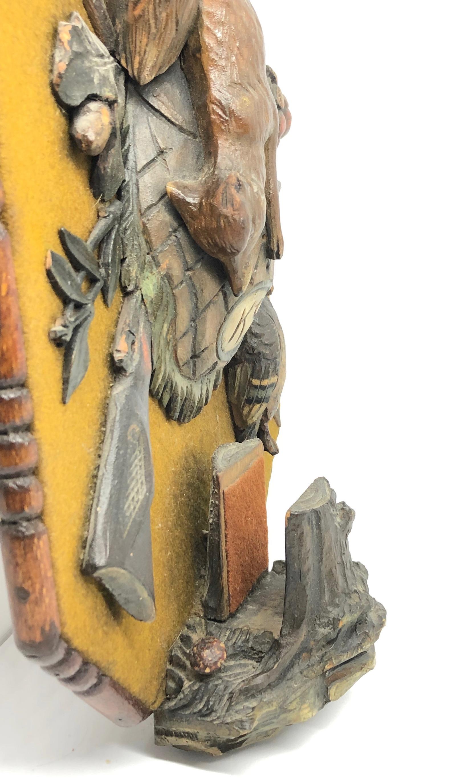 19. Jahrhundert Brienz Schwarzwald geschnitzte Plakette Holz Jagd Thema Streichholzhalter im Zustand „Gut“ in Nuernberg, DE