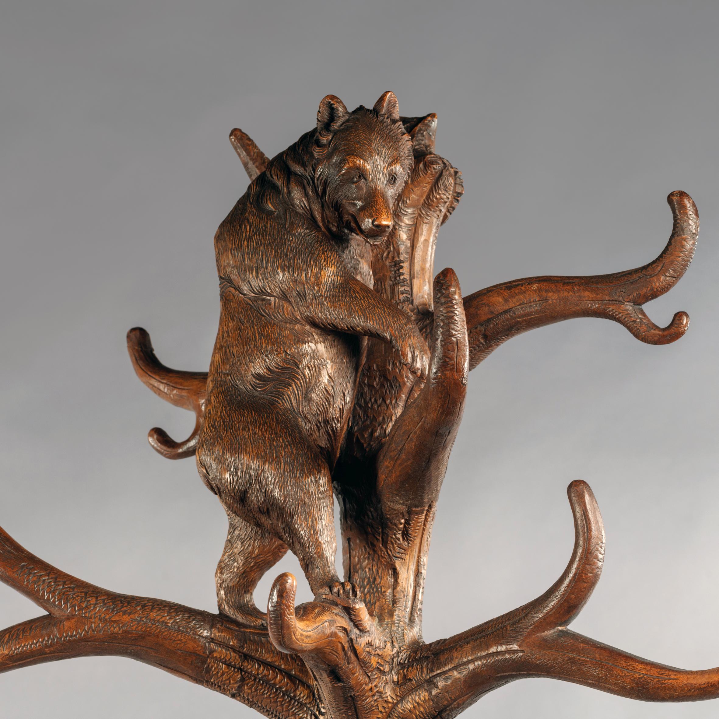 Forêt-Noire Stand pour ours du 19e siècle, sculpté à la main en Black Forest en vente