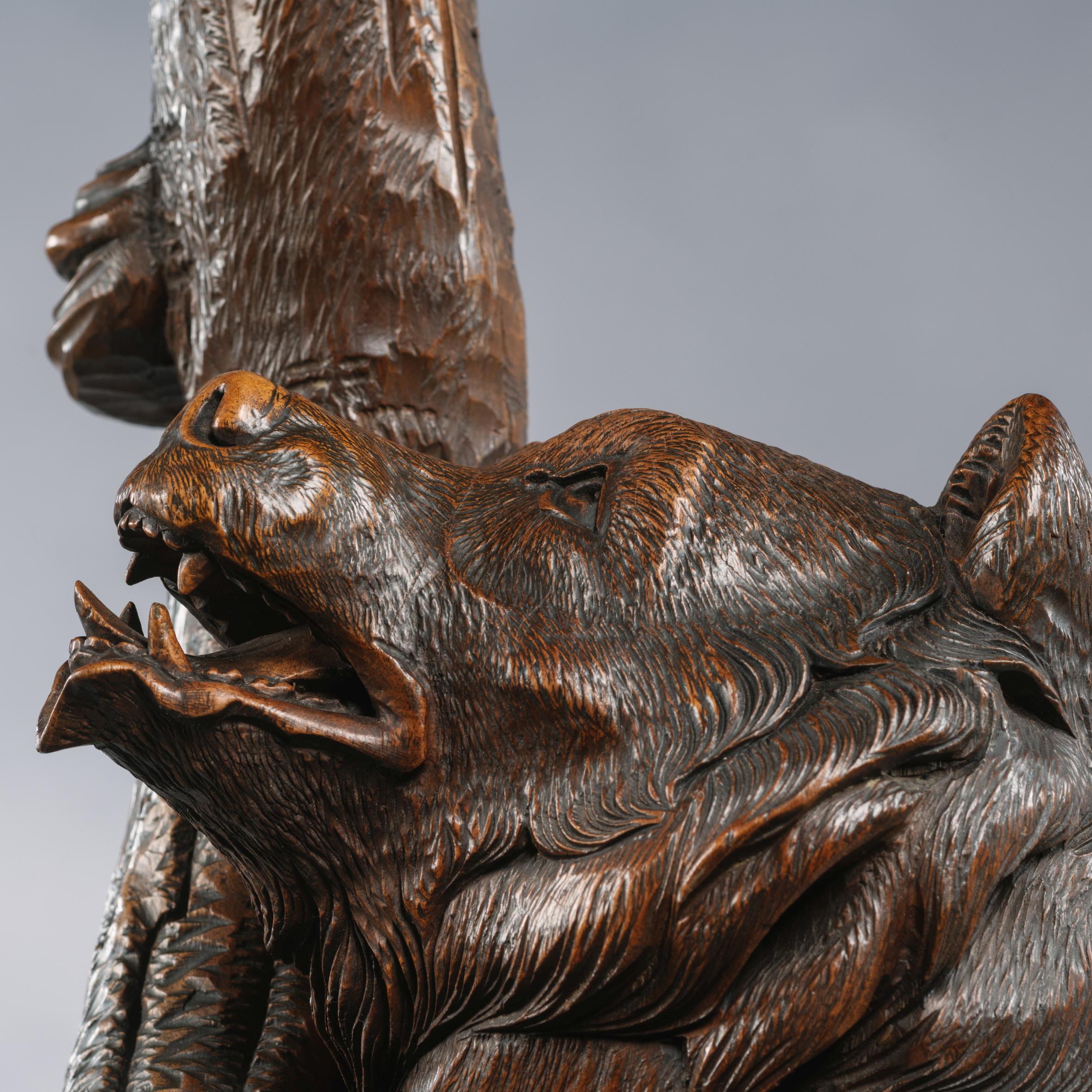 Bois Stand pour ours du 19e siècle, sculpté à la main en Black Forest en vente
