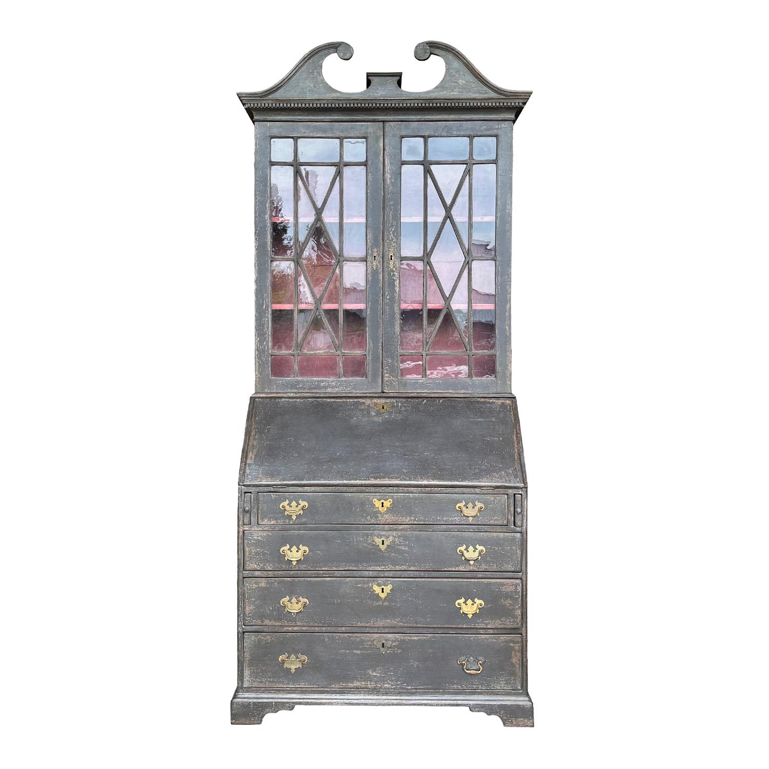 Antique British del 19° secolo, gabinetto da segretaria in pino a due parti in stile vittoriano In condizioni buone in vendita a West Palm Beach, FL