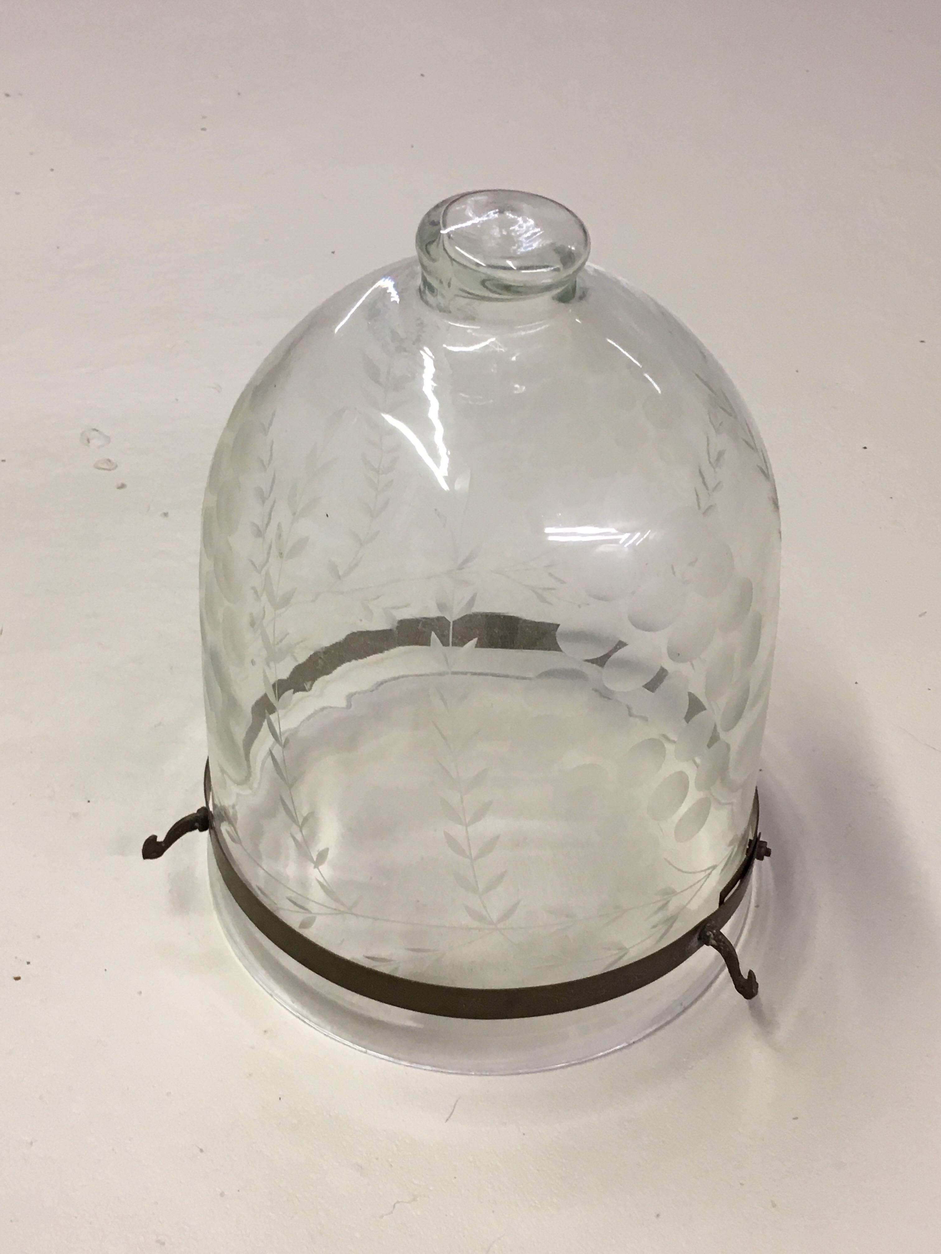 Buriné Lanterne en forme de jarre en forme de cloche, soufflée à la bouche et gravée à la main, de style Ceylan, Royaume-Uni, 19e siècle