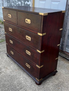 Commode à tiroirs en laiton de style colonial britannique du 19e siècle