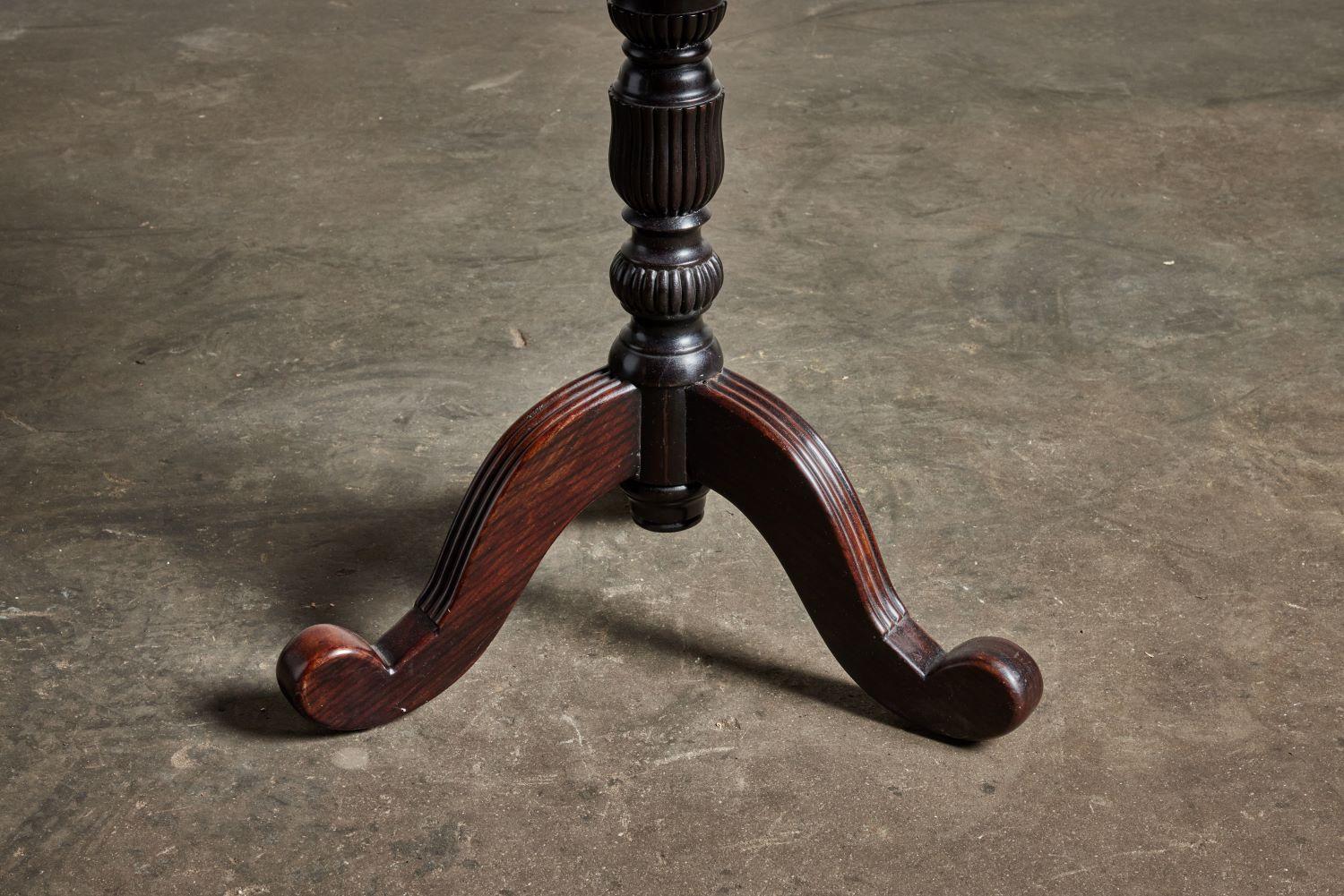 19th Century British Colonial Ebony Pedestal Table In Good Condition In Pasadena, CA