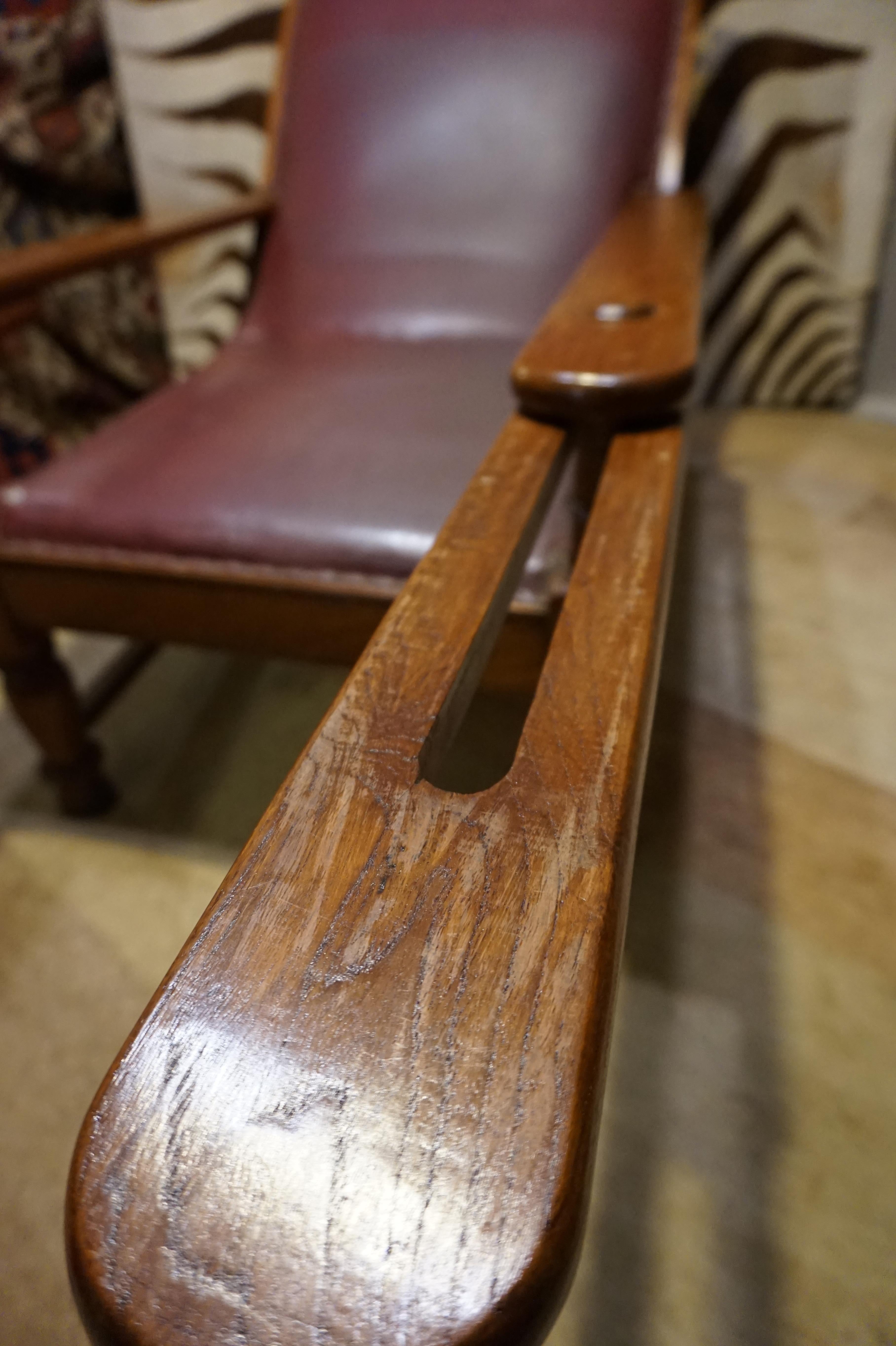 19th Century British Colonial Tea Plantation Teak & Leather Lounge Chair In Good Condition For Sale In Vancouver, British Columbia
