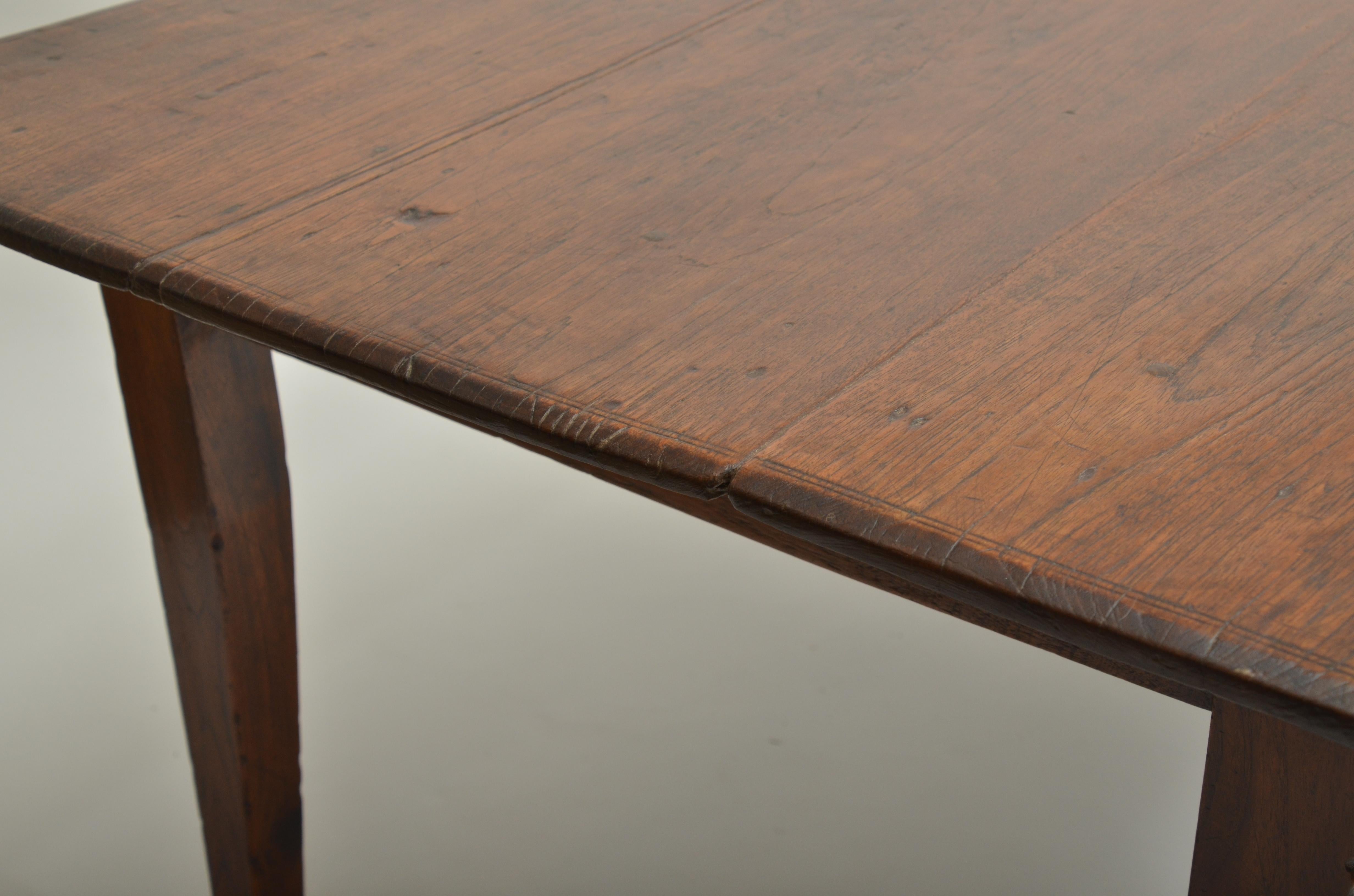 19th Century British Colonial Teak Table, India, circa 1880 For Sale 3