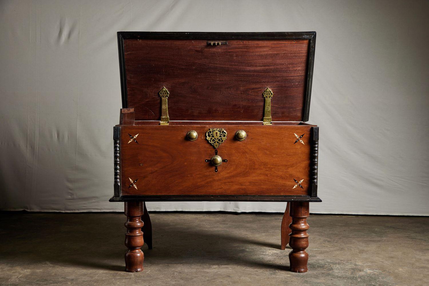 19th Century British Colonial Trunk with Inlay For Sale 5
