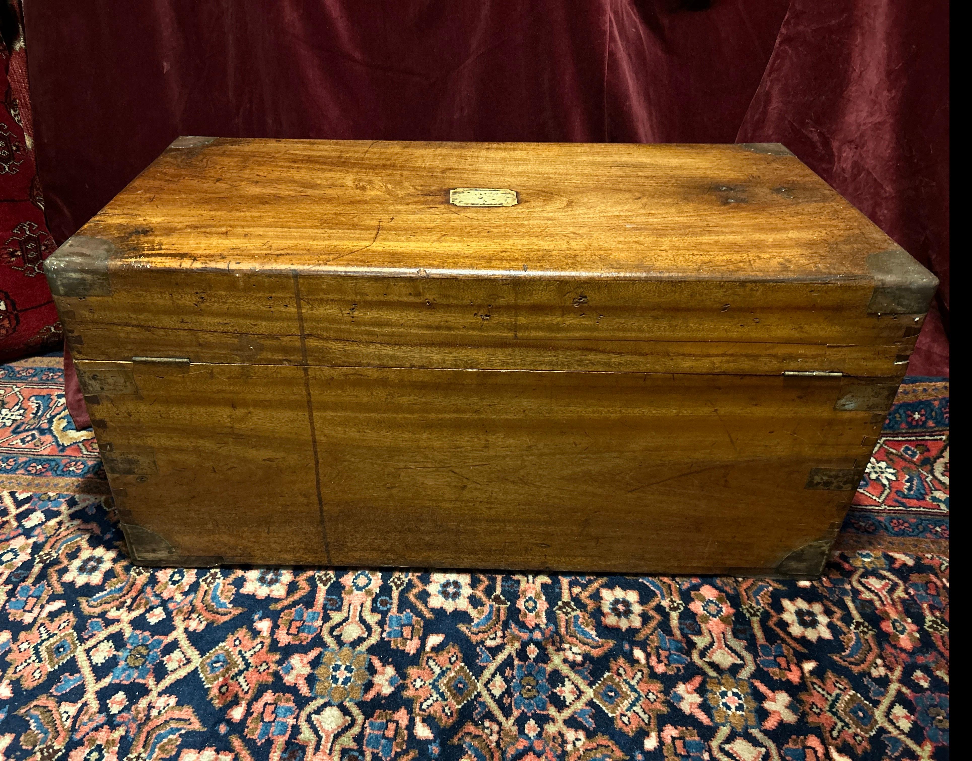 Cassapanca in legno di canfora da campagna militare britannica del XIX secolo con ferramenta in ottone in vendita 9