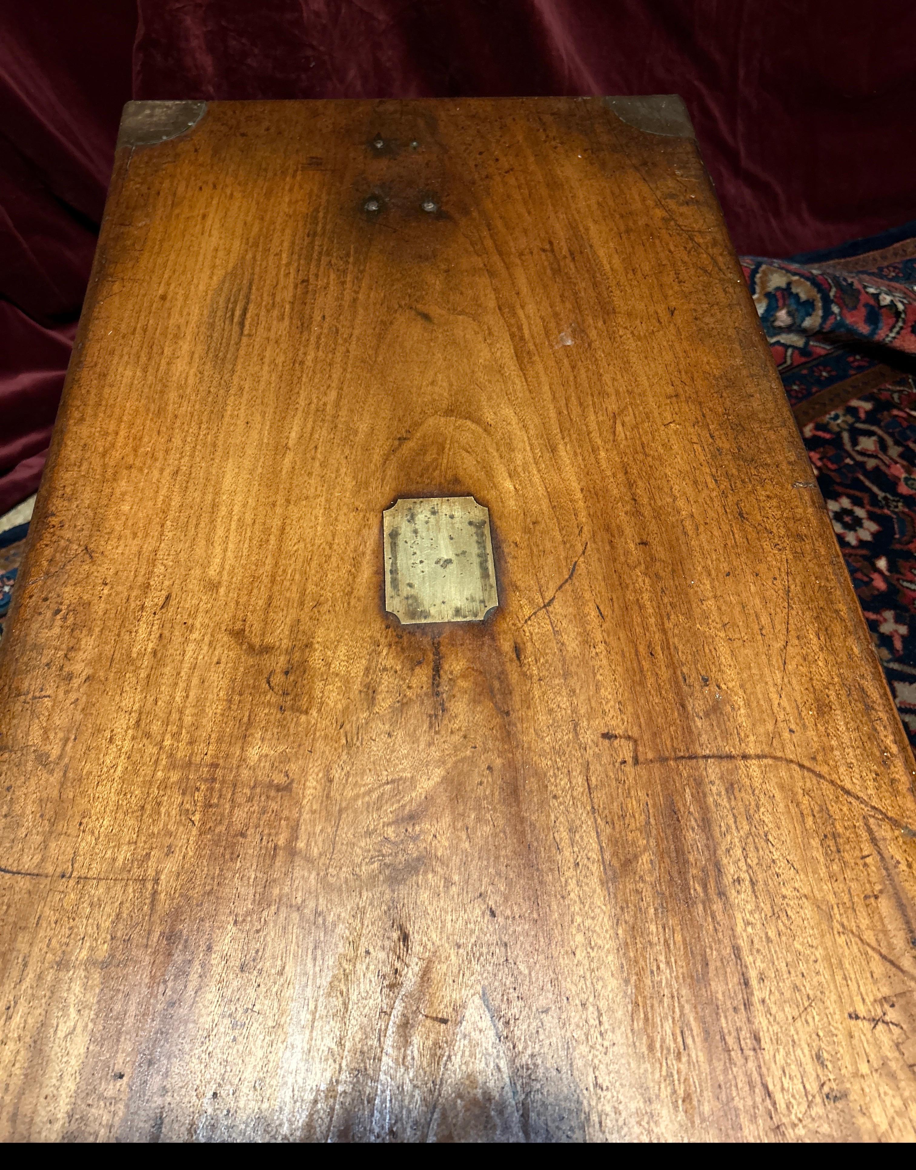 Cassapanca in legno di canfora da campagna militare britannica del XIX secolo con ferramenta in ottone in vendita 10