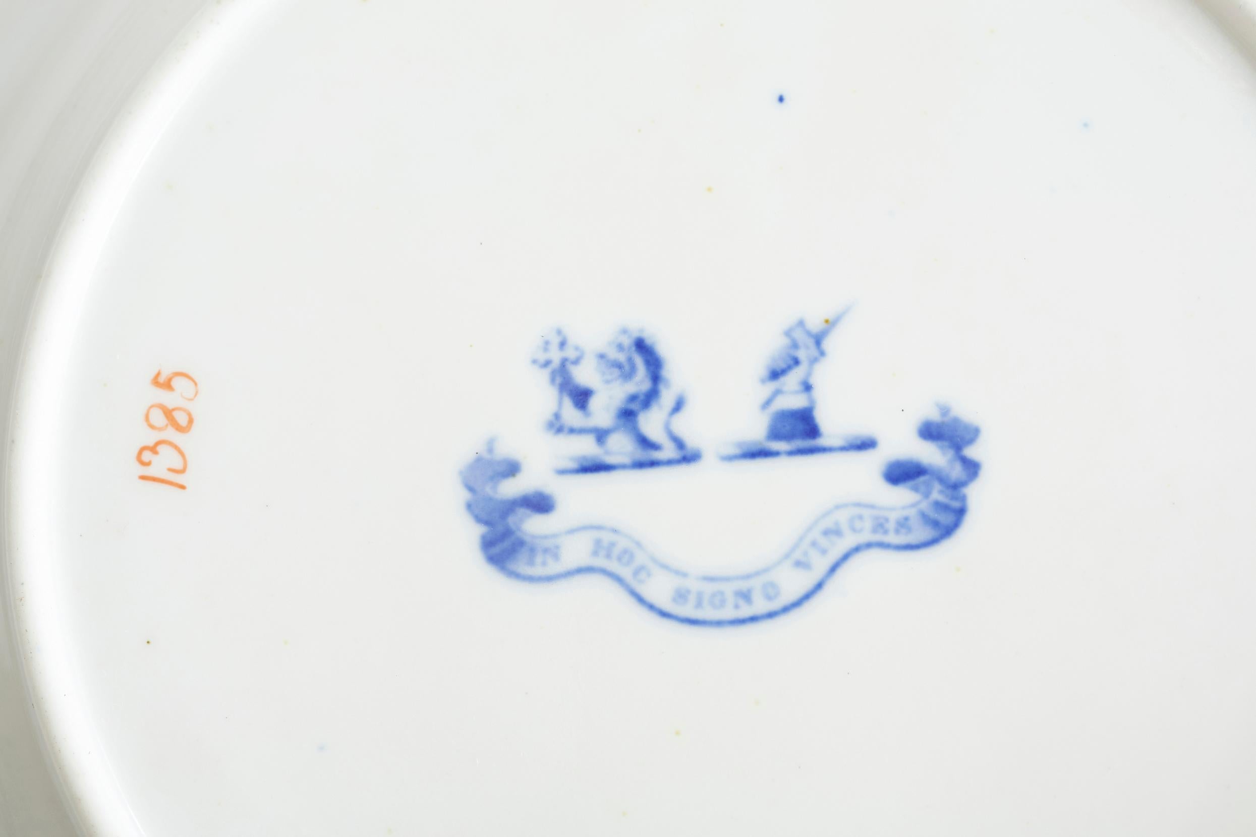 19th Century British Porcelain Dinnerware Service For Sale 3