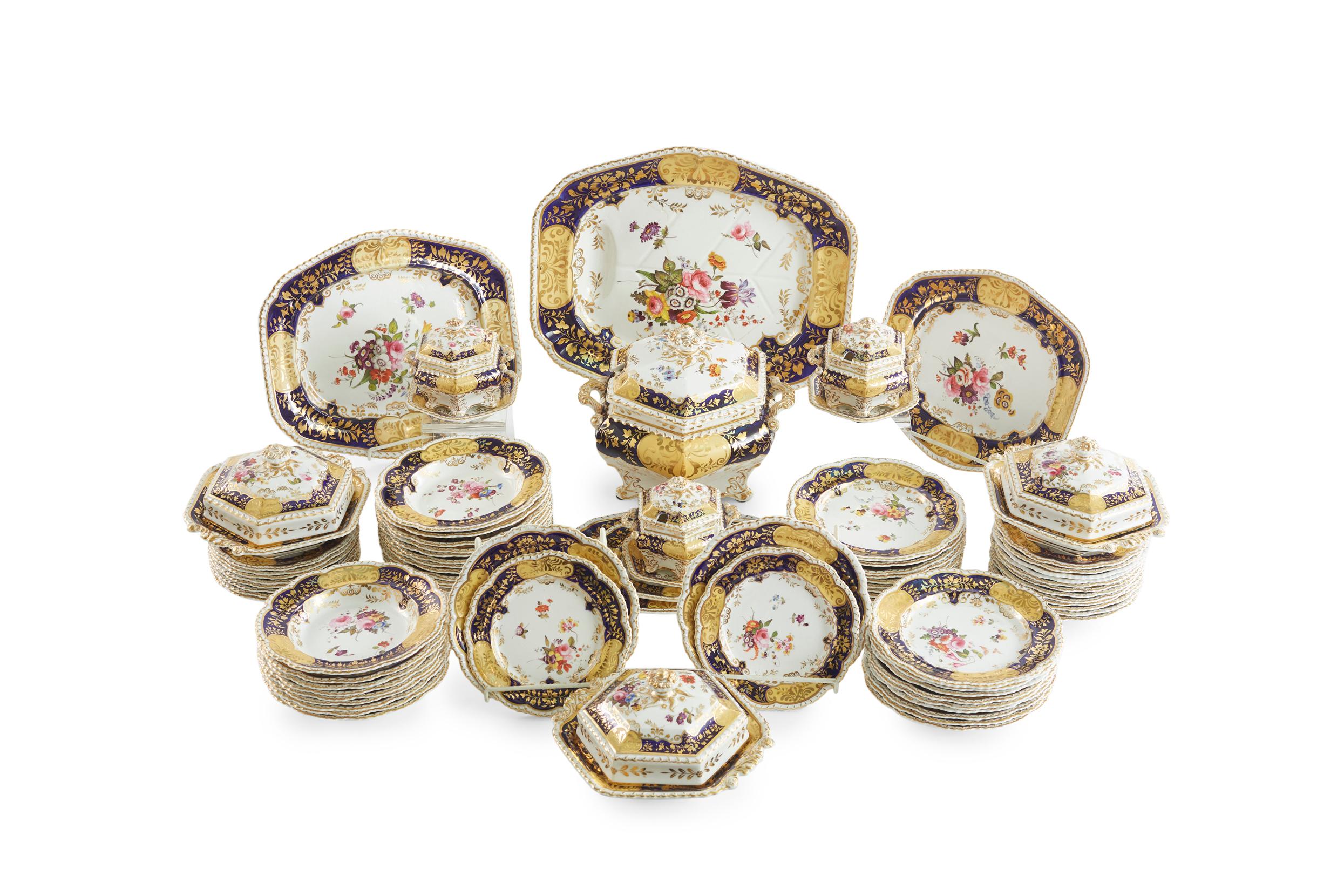 19th Century British Porcelain Dinnerware Service For Sale 6