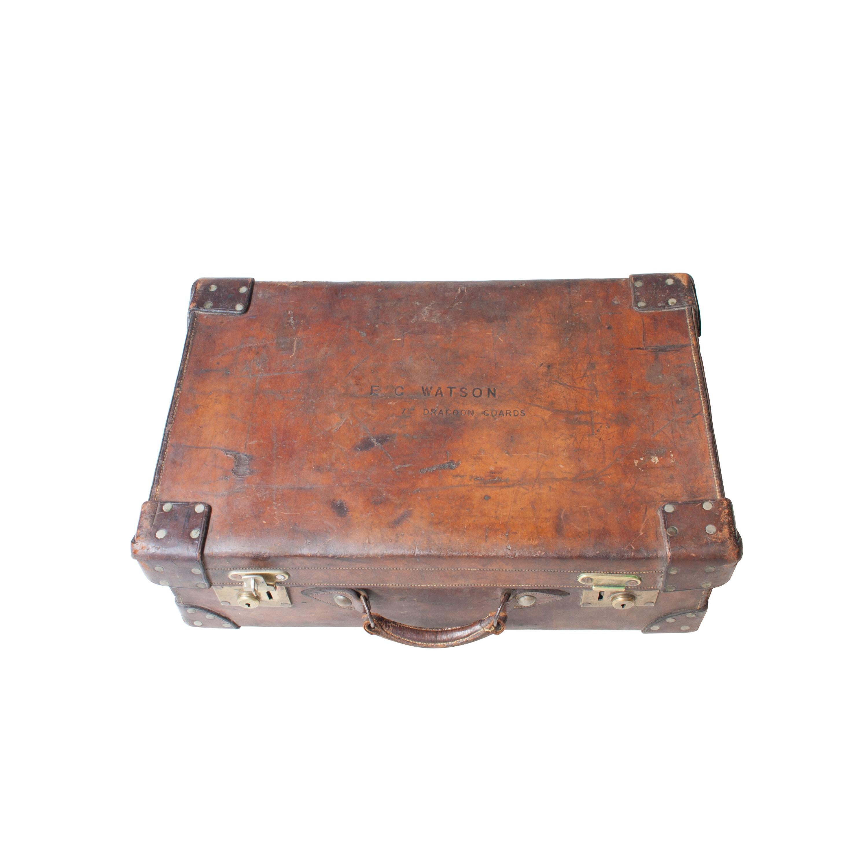 19th Century British Royal Guard Leather Bronze English Suitcase In Good Condition In Madrid, ES