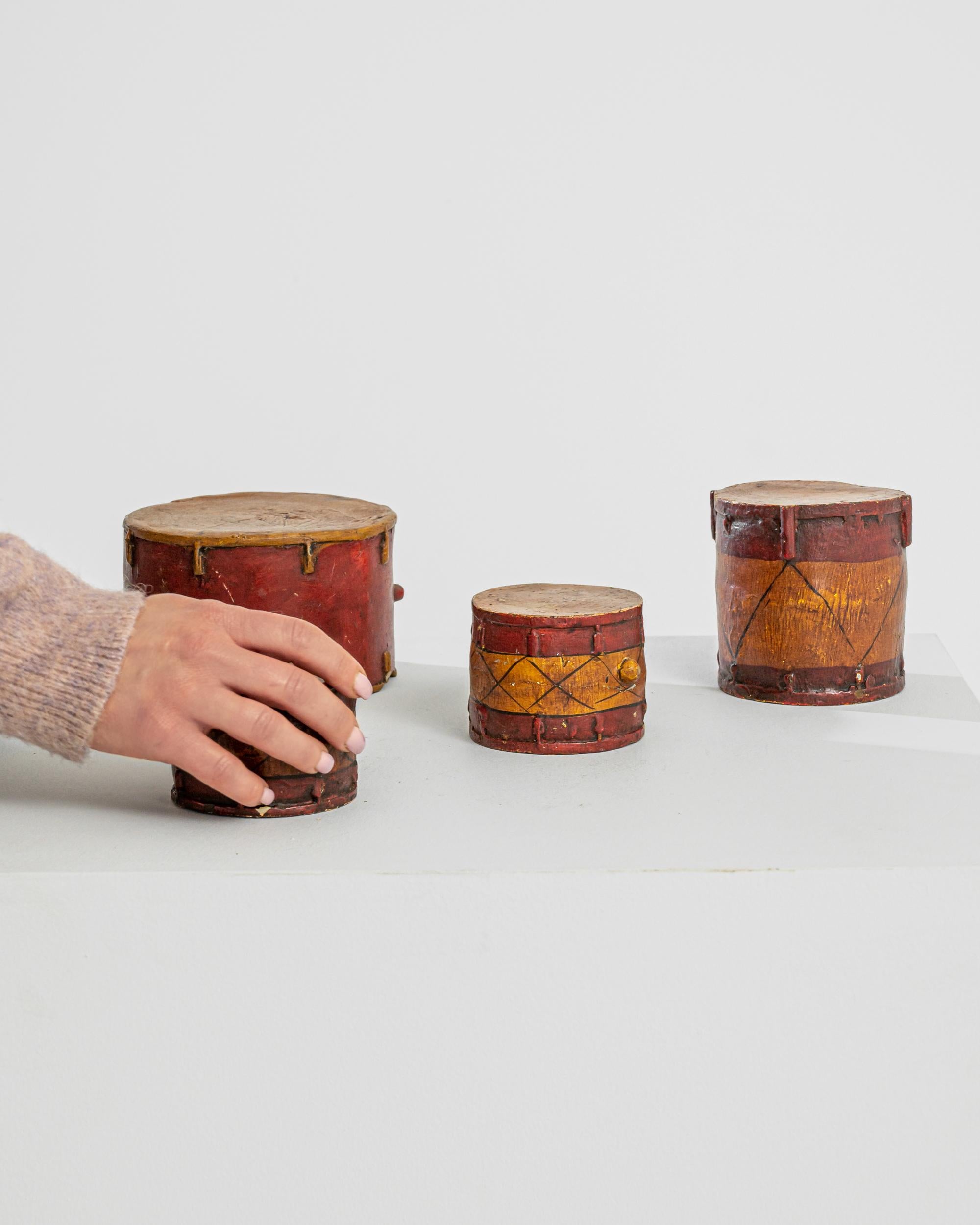 Britannique Décoration de tambours britannique en terre cuite du 19ème siècle, lot de 4 en vente