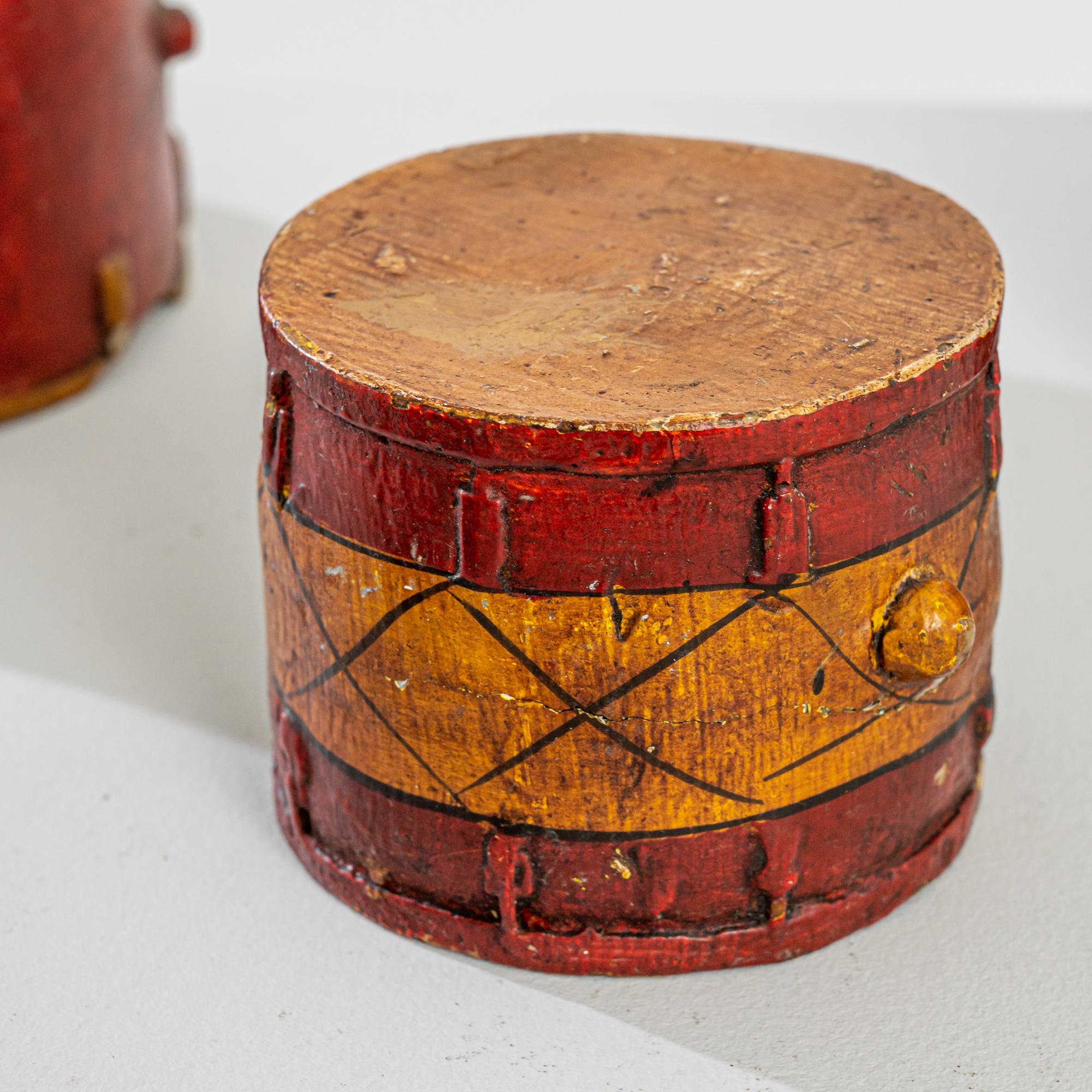 Décoration de tambours britannique en terre cuite du 19ème siècle, lot de 4 Bon état - En vente à High Point, NC