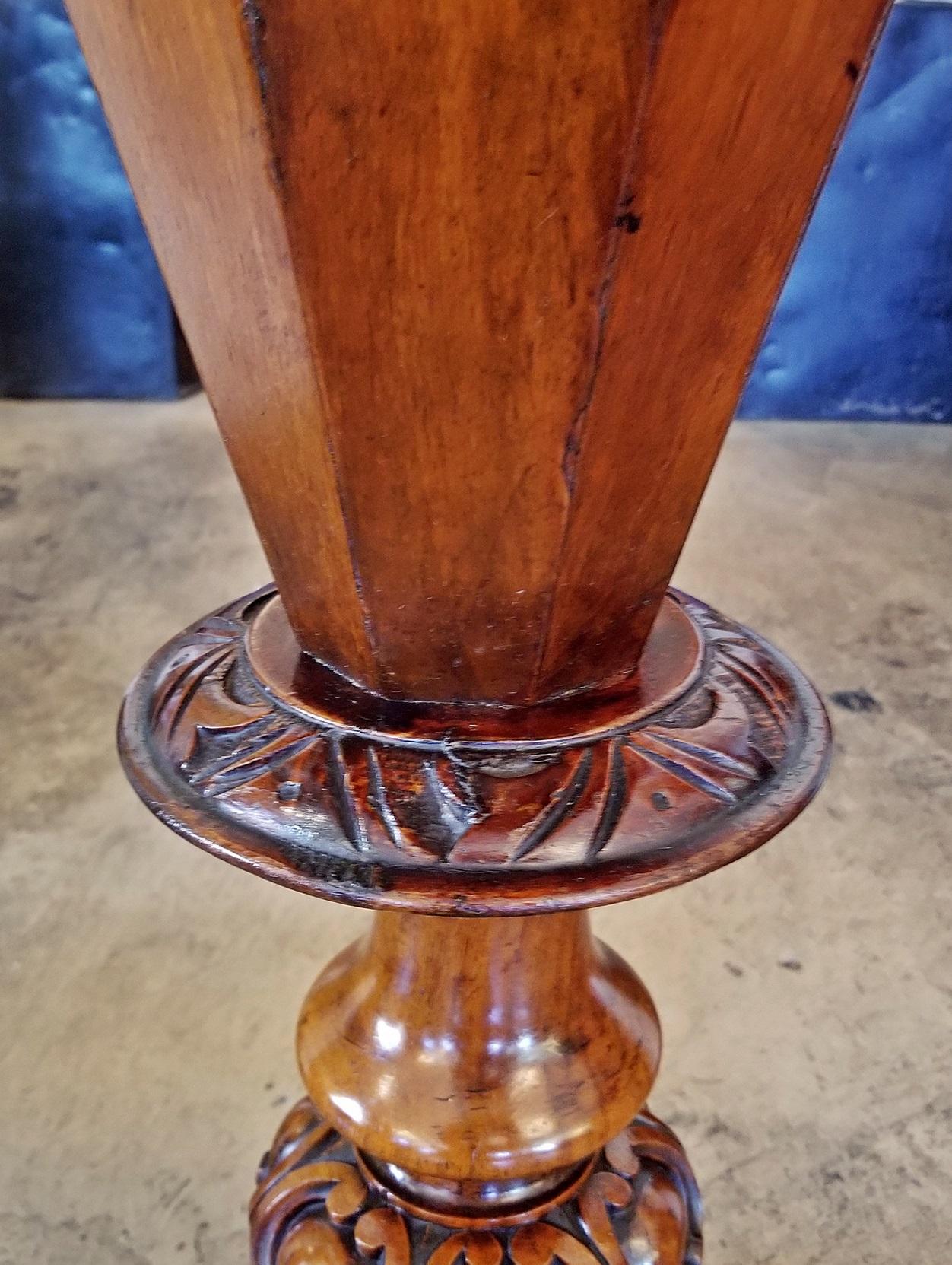 19th Century British Trumpet Shaped Table with Games Top In Good Condition In Dallas, TX