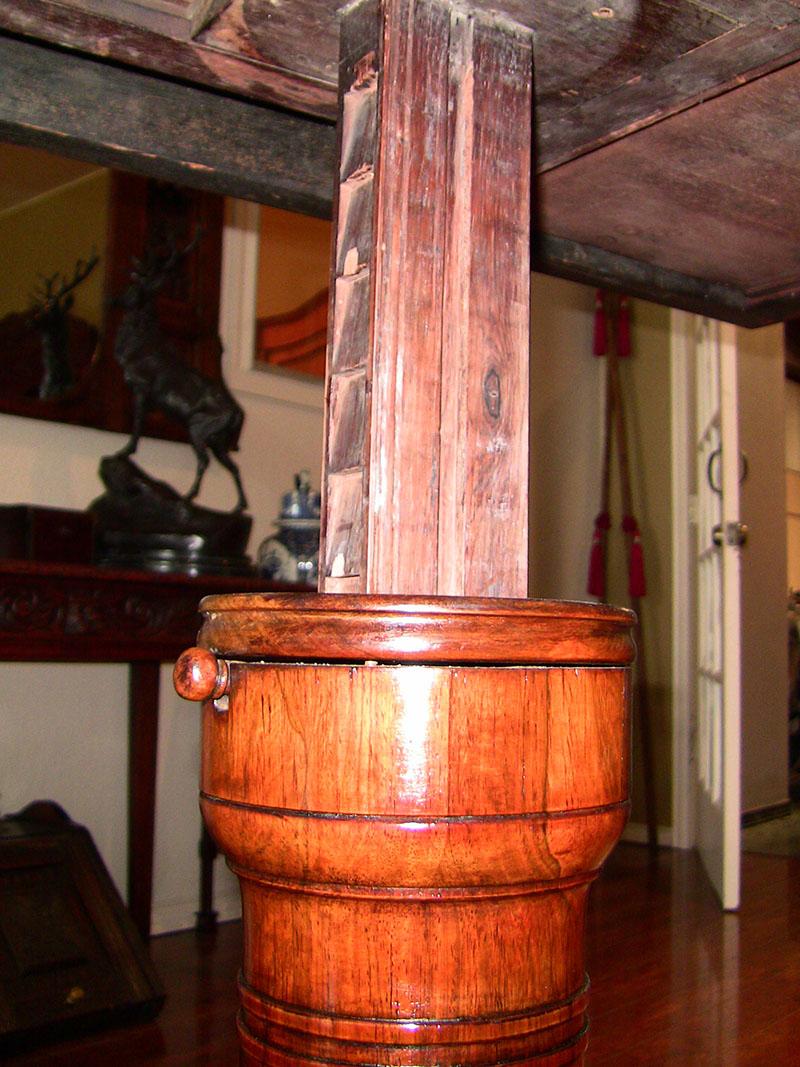 A real beauty of a side table!

Made of flame mahogany or exotic hardwood in Britain circa 1830, in the reign of William IV, Regency period!

Very rare example!

The table rises and lowers by way of a telescopic base, ingenious for the time.

The
