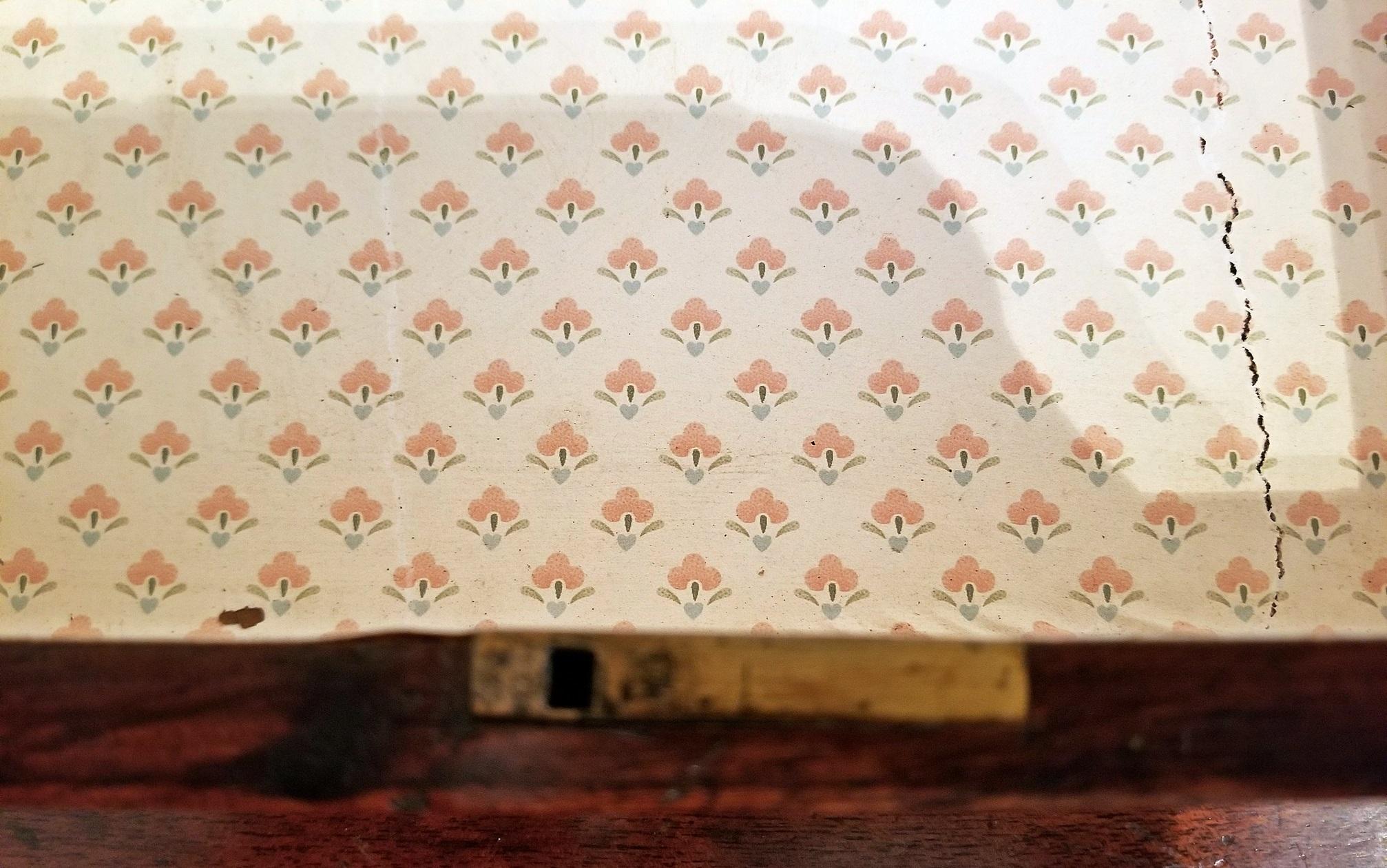 High Victorian 19th Century British Wood and Mother of Pearl Inlaid Dressing Table Box