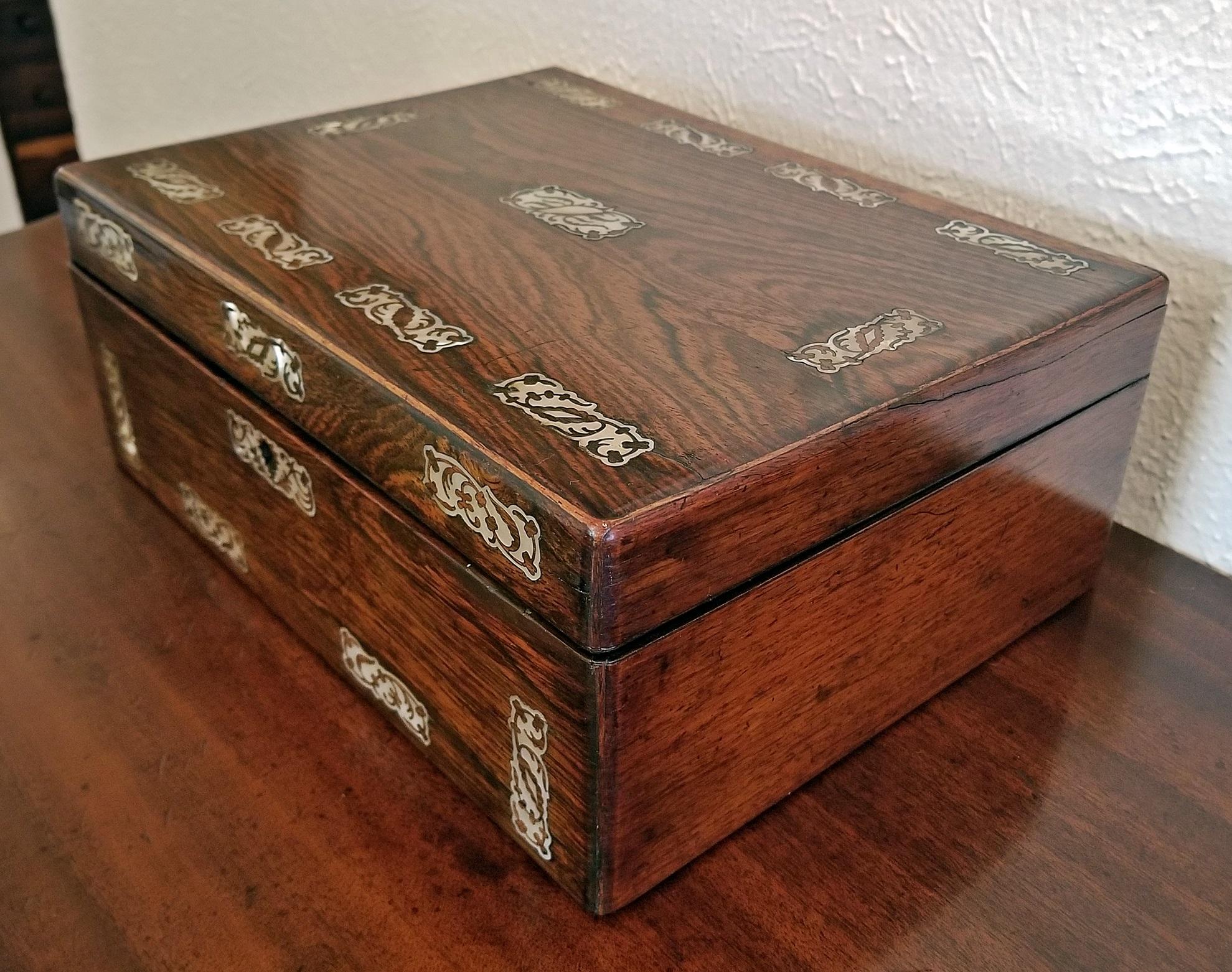 Mother-of-Pearl 19th Century British Wood and Mother of Pearl Inlaid Dressing Table Box