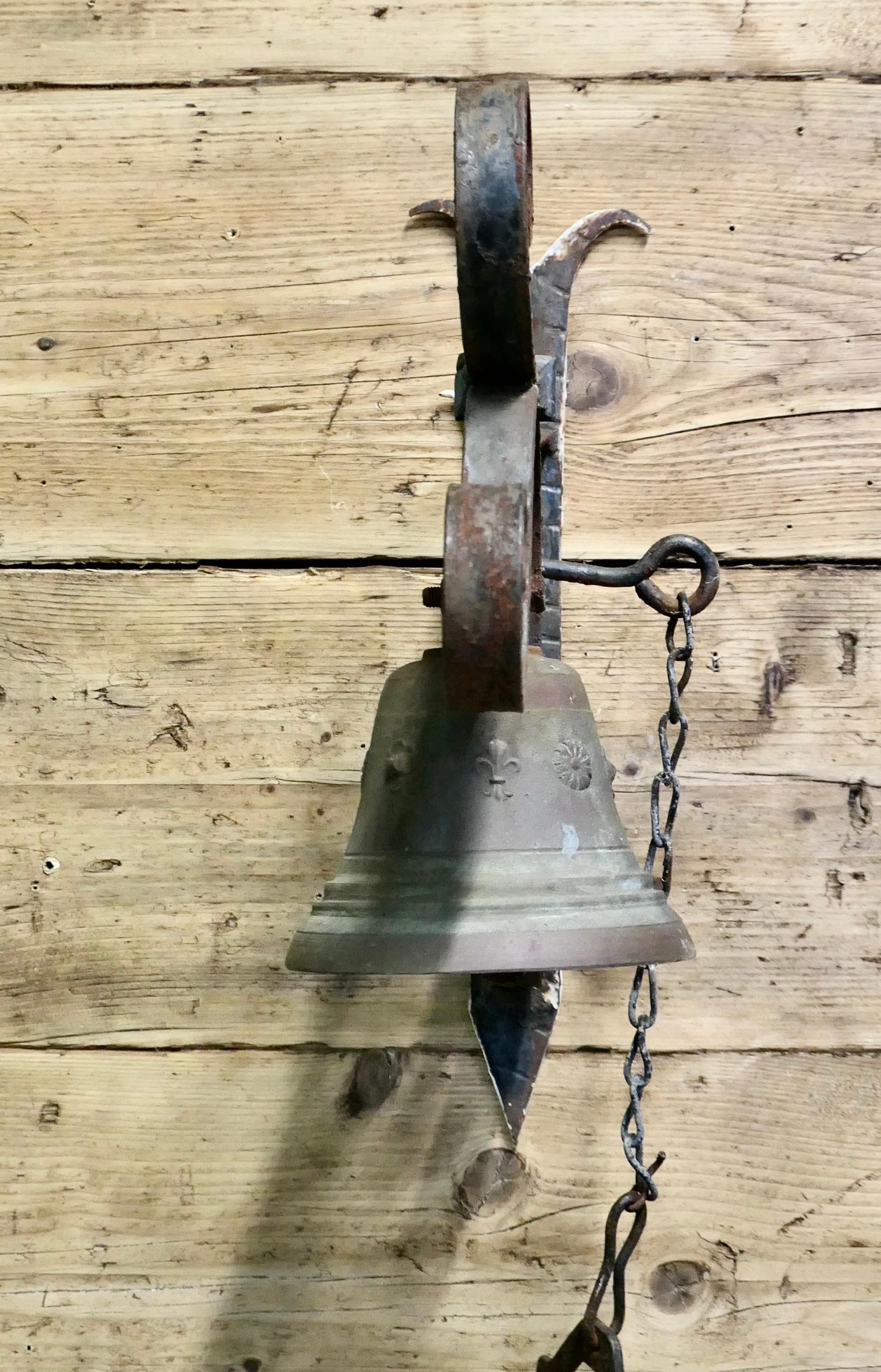 19th Century Bronze Alpine Front Door Bell This is a delightful item In Good Condition For Sale In Godshill, Isle of Wight