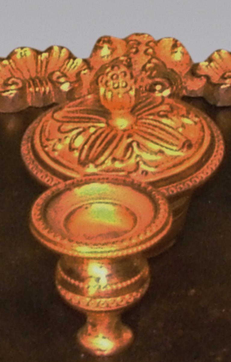 ovales Stifttablett aus Bronze und Ormolu:: 19 (Englisch) im Angebot