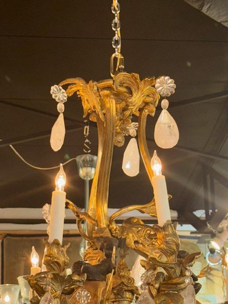 Rococò Lampadario in bronzo e cristallo di rocca con cherubini del XIX secolo in vendita