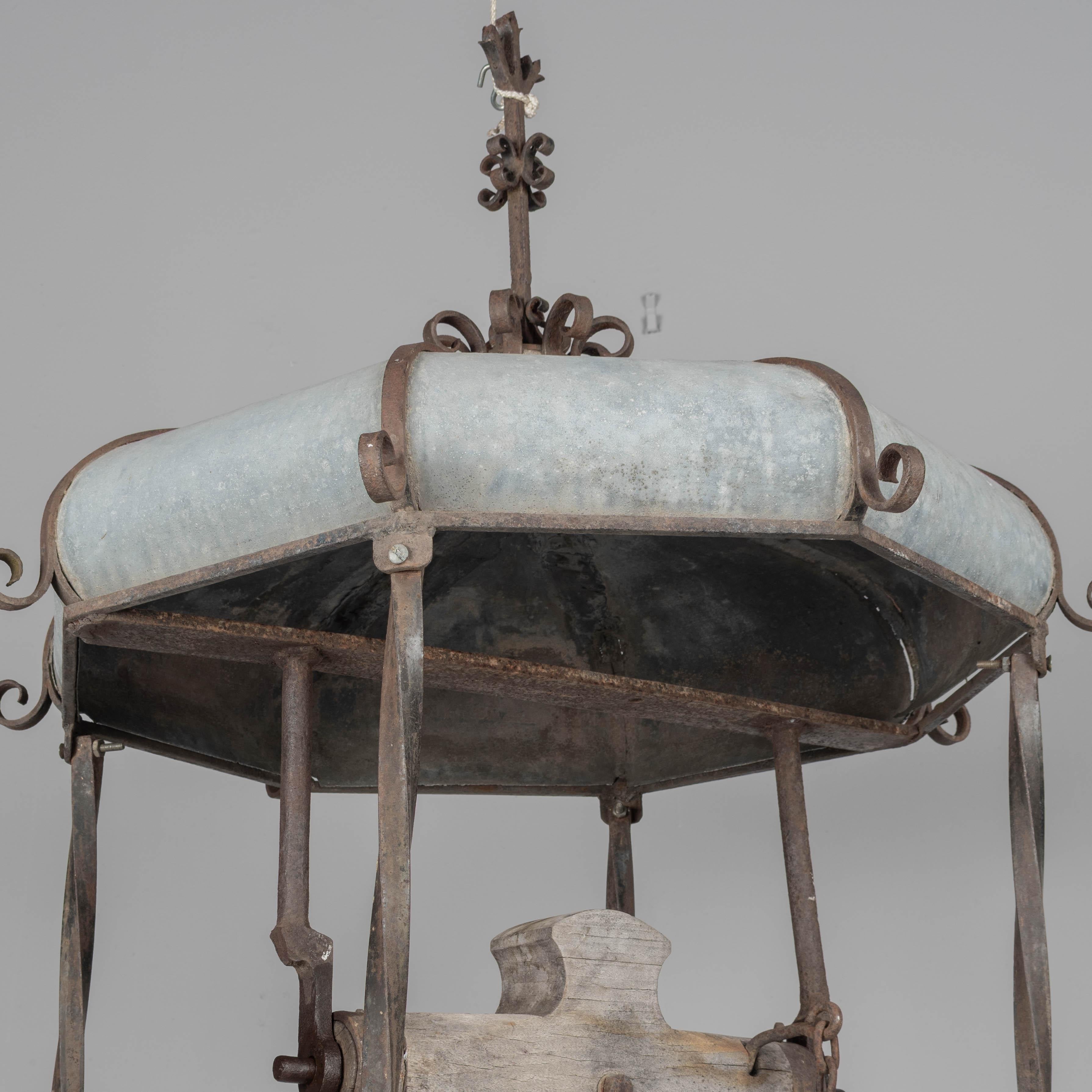 Campana de bronce del siglo XIX con cúpula de zinc en venta 3
