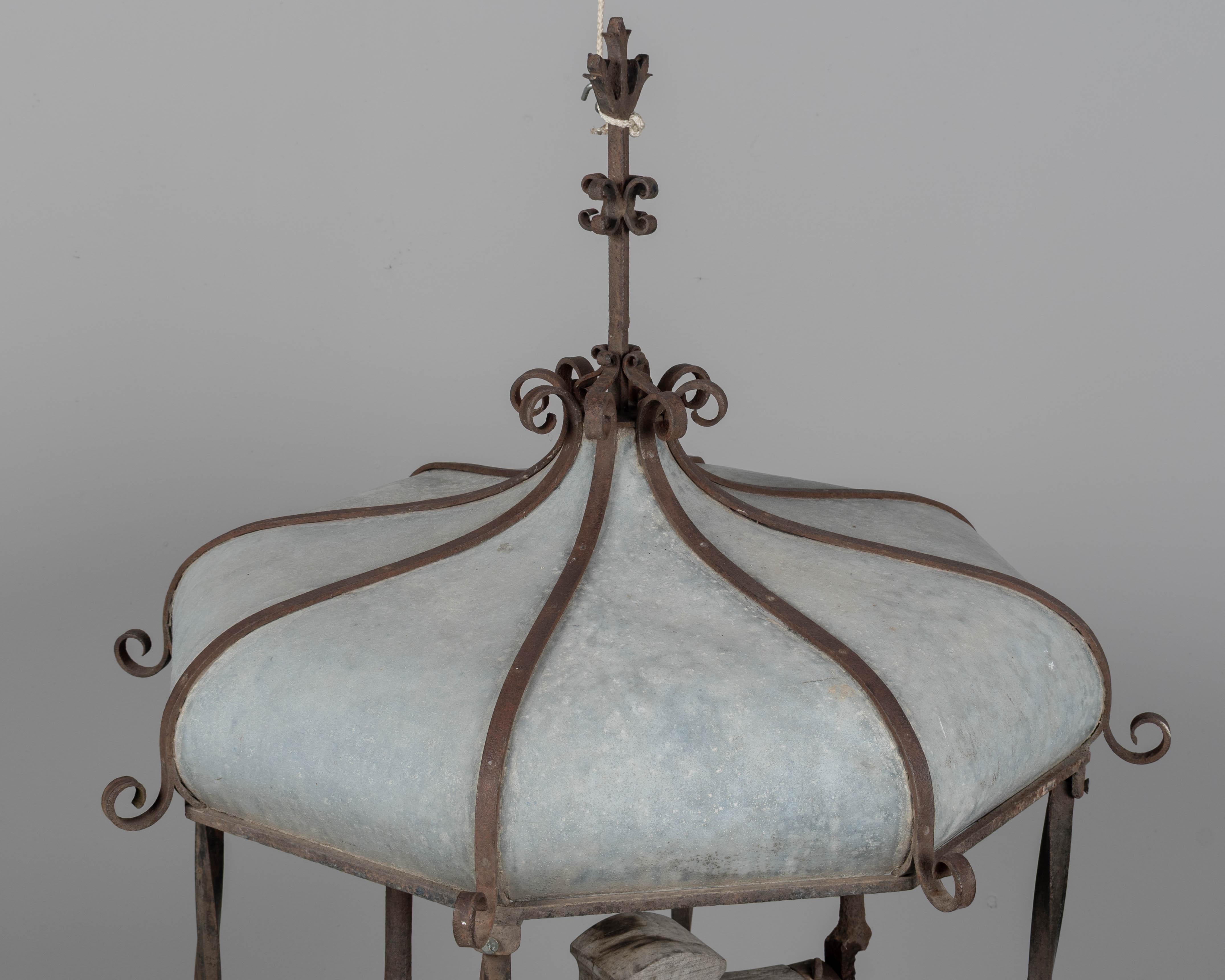 Campana de bronce del siglo XIX con cúpula de zinc Francés en venta