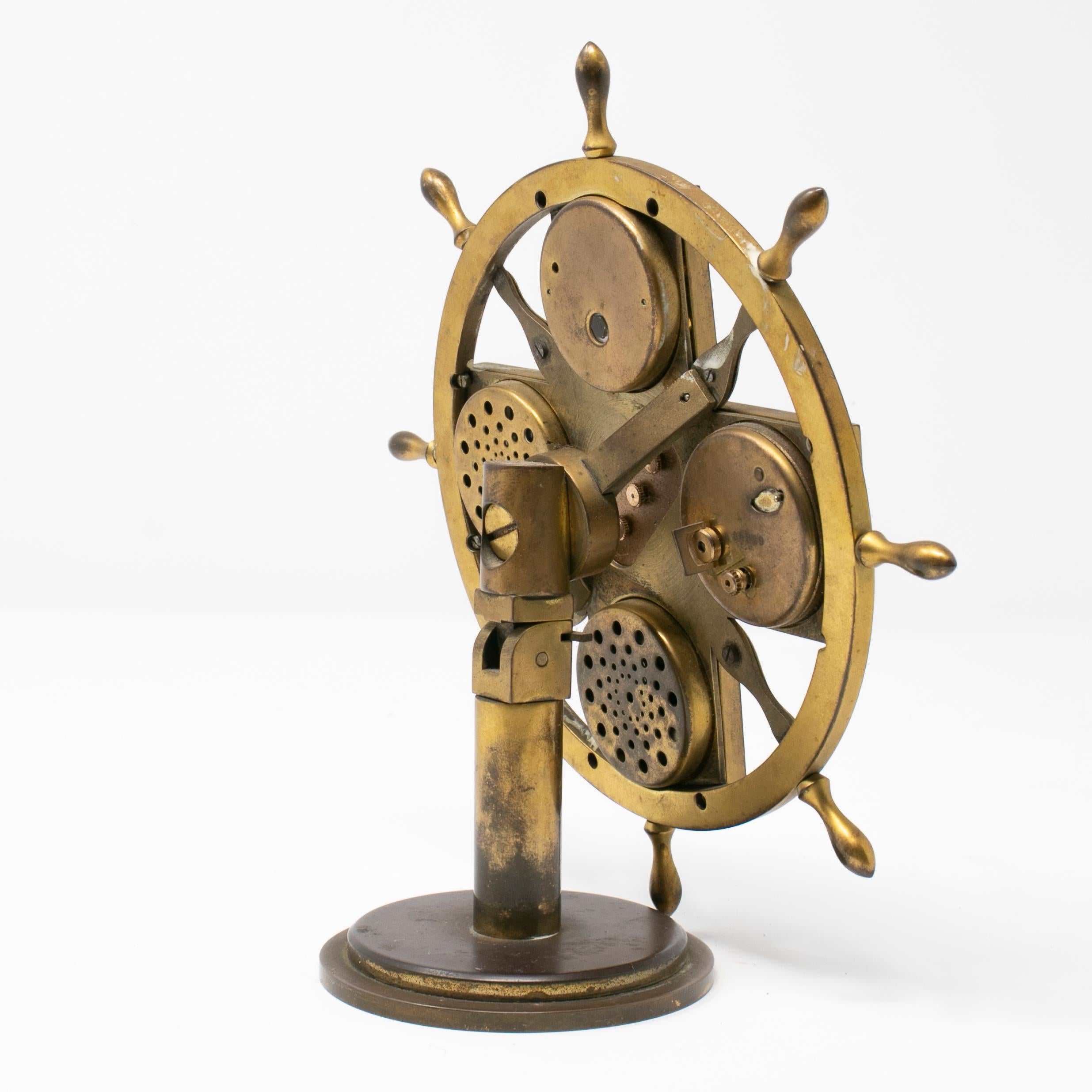 19th Century Bronze Boat Captain Ship's Wheel Shaped Table Clock In Good Condition For Sale In Marbella, ES