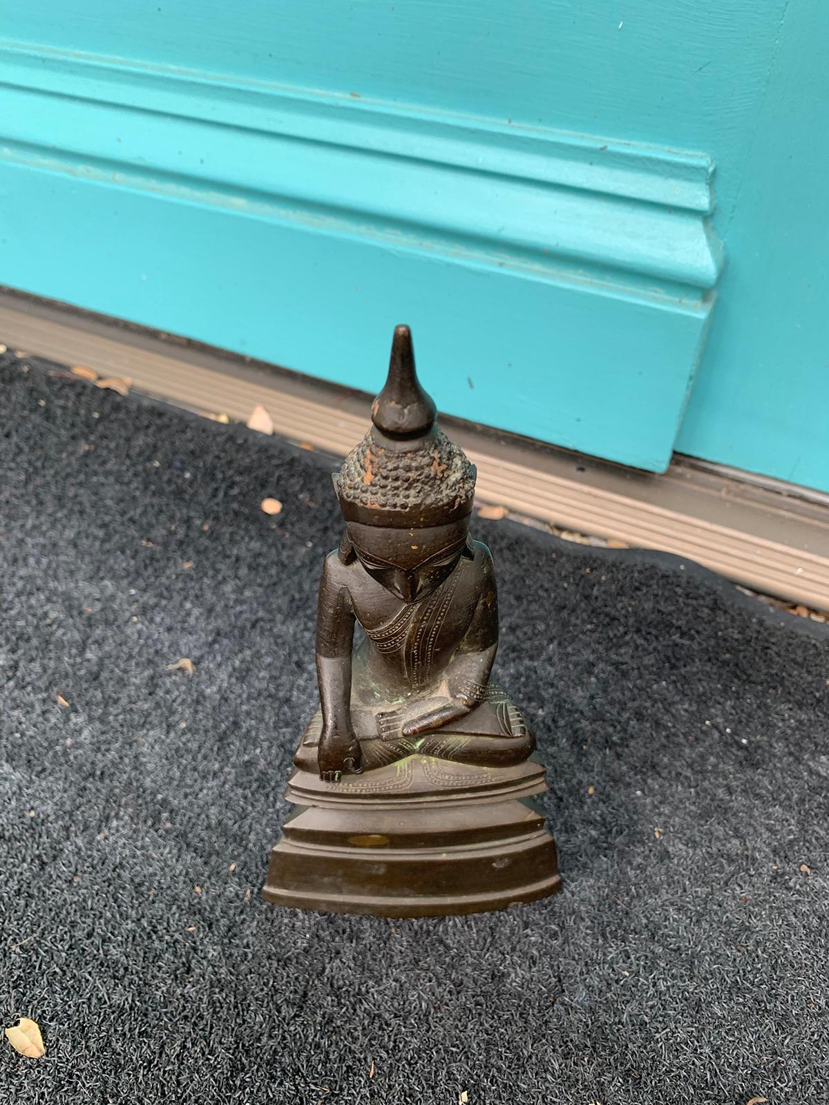 19th Century Bronze Buddha in Lotus Position For Sale 9