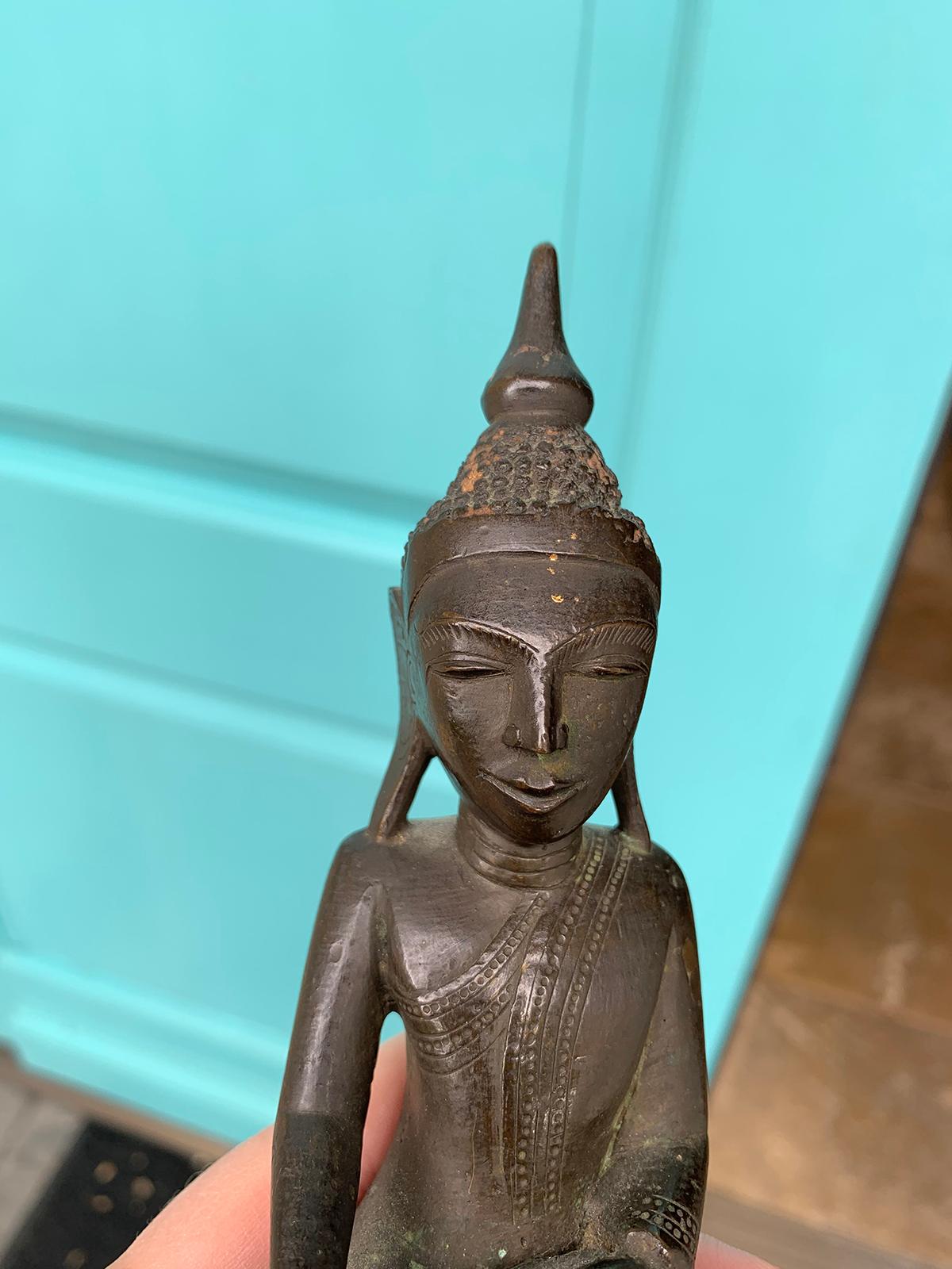 19th Century Bronze Buddha in Lotus Position For Sale 3