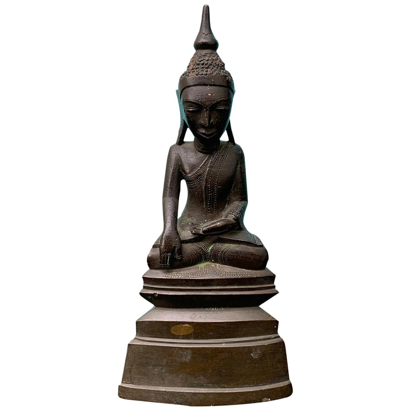 19th Century Bronze Buddha in Lotus Position For Sale