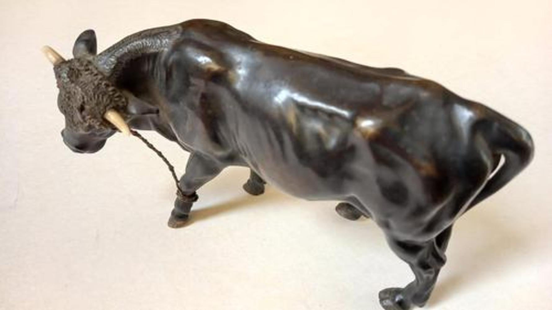 A beautifully modelled bronze bull of classic form.

The piece measures approximately 15cm x 8.5cm x 5cm or 6 inches x 8.5 inches x 2 inches.