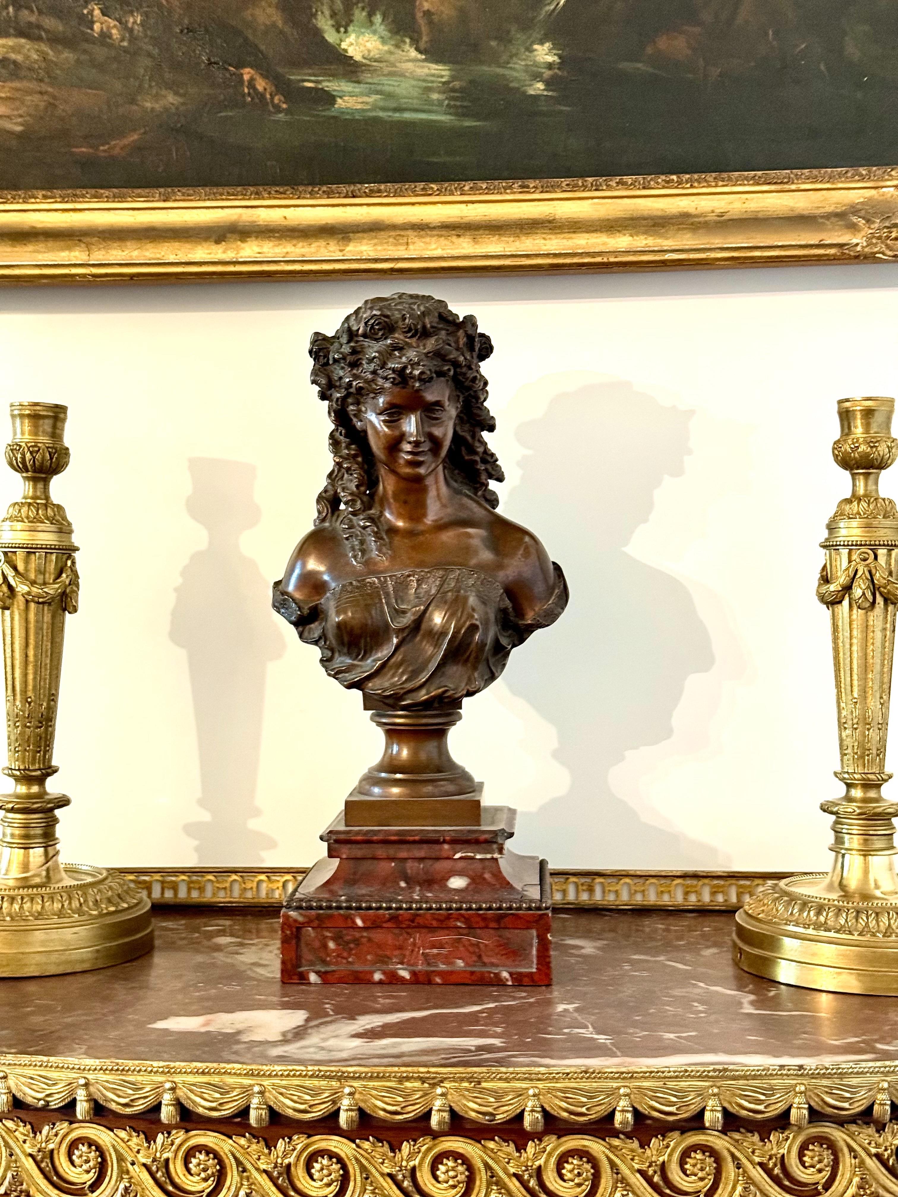 Sculpté à la main Buste en bronze du XIXe siècle de Mathurin Moreau sur socle en marbre griotte en vente