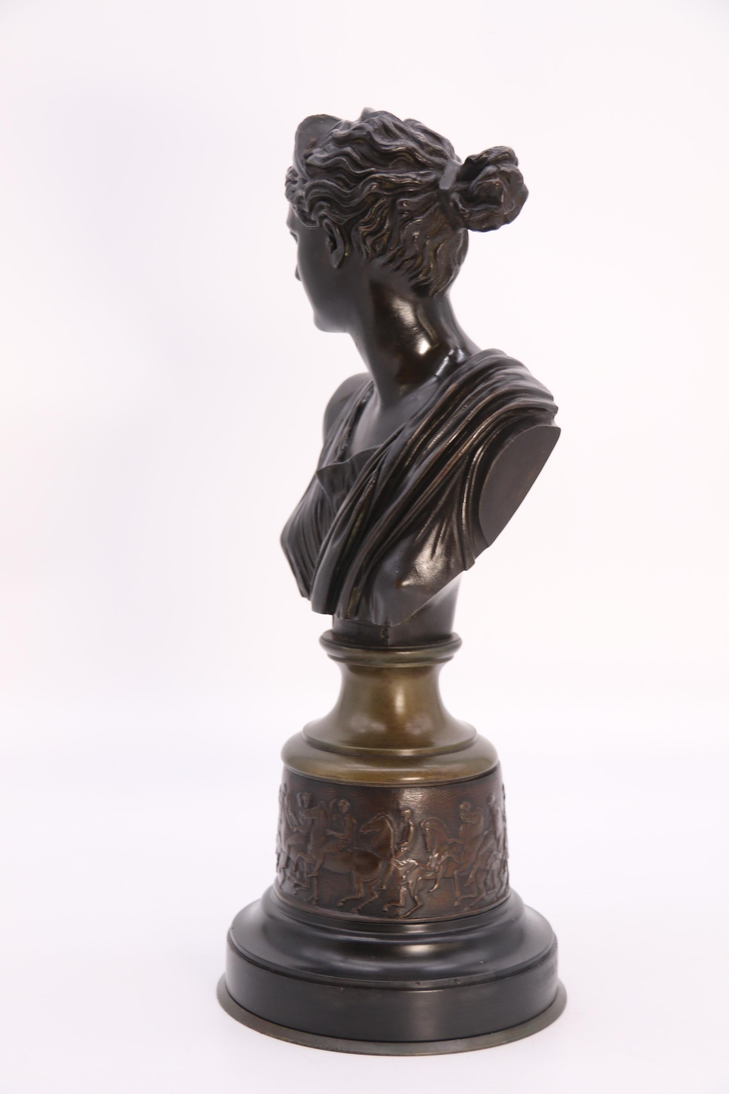 Grand Tour Busto in bronzo del XIX secolo della dea greca Diana cacciatrice, circa 1860 in vendita