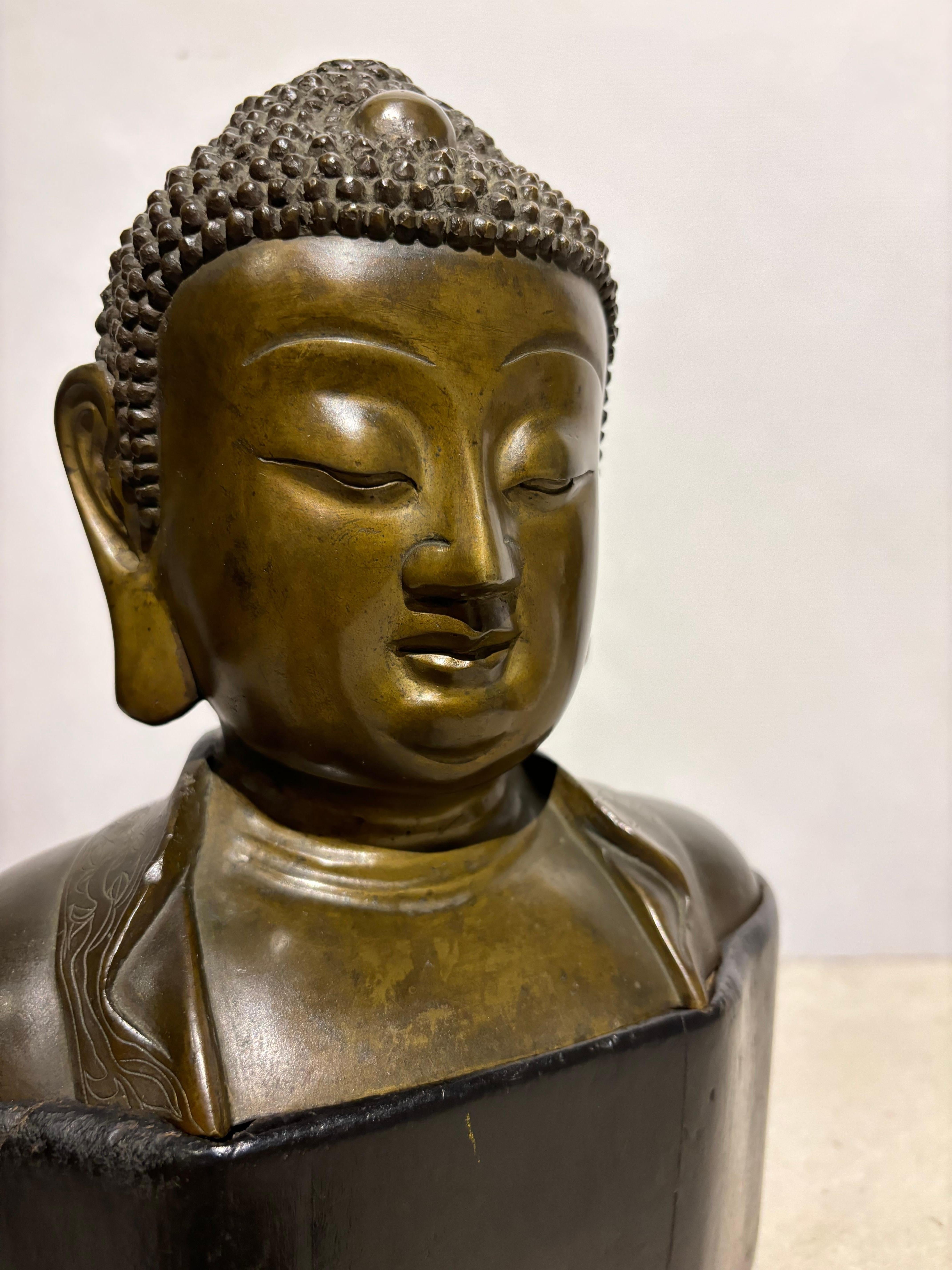 19th Century Bronze Bust of Buddha on a Wooden Base For Sale 4