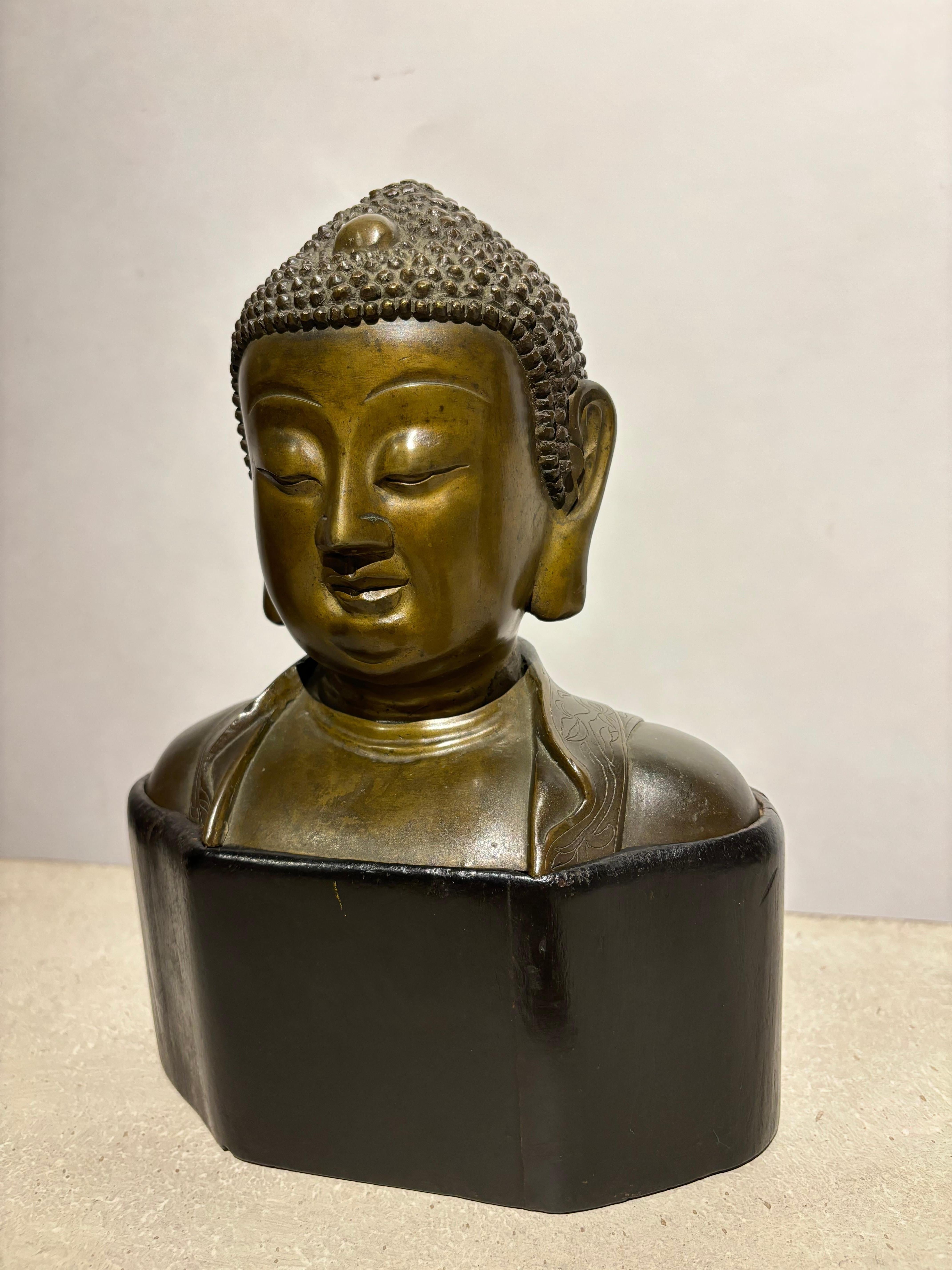 Qing 19th Century Bronze Bust of Buddha on a Wooden Base For Sale