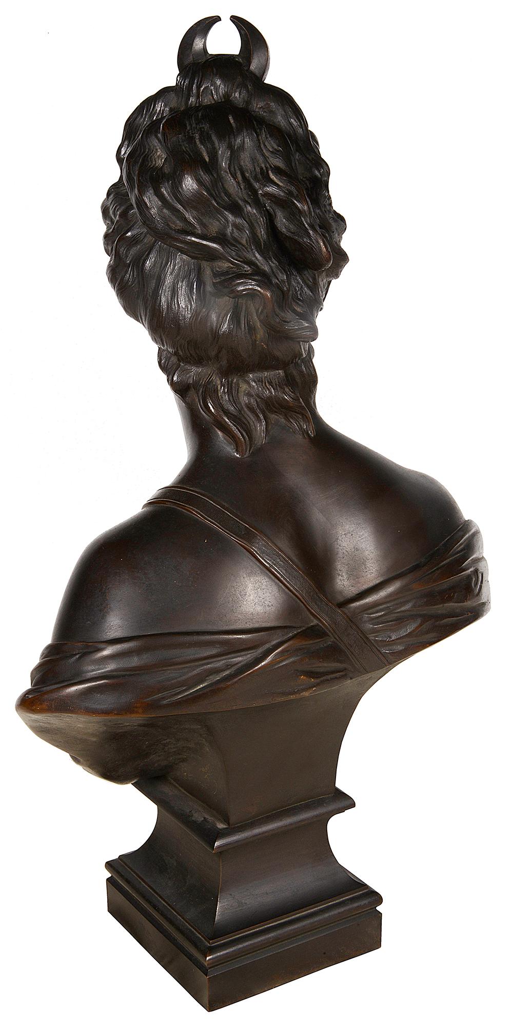 Patinato Busto in bronzo di Diane de Houdon del XIX secolo, firmato Bulio in vendita